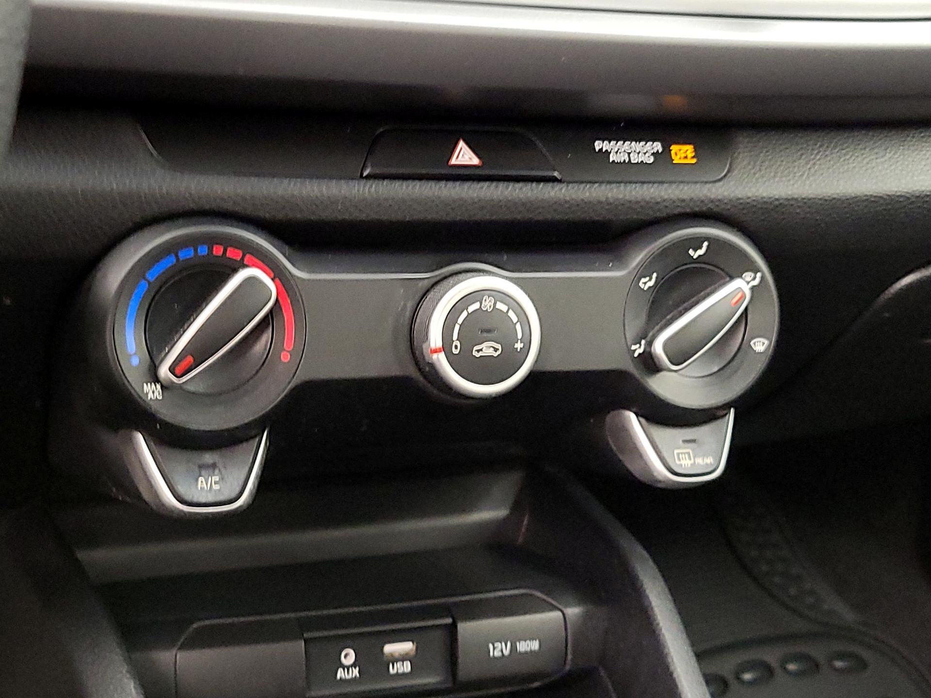 Thumbnail: 2019 Kia Rio - 16