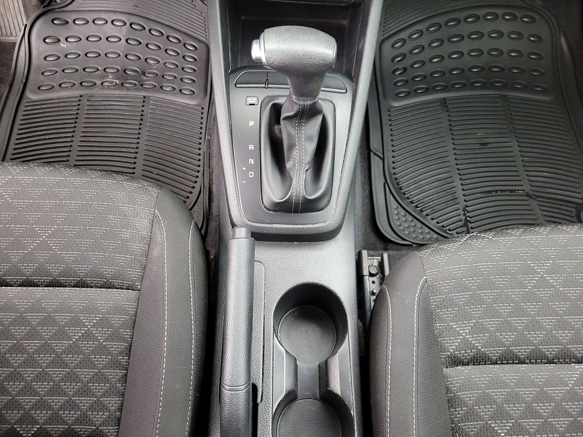 Thumbnail: 2019 Kia Rio - 17