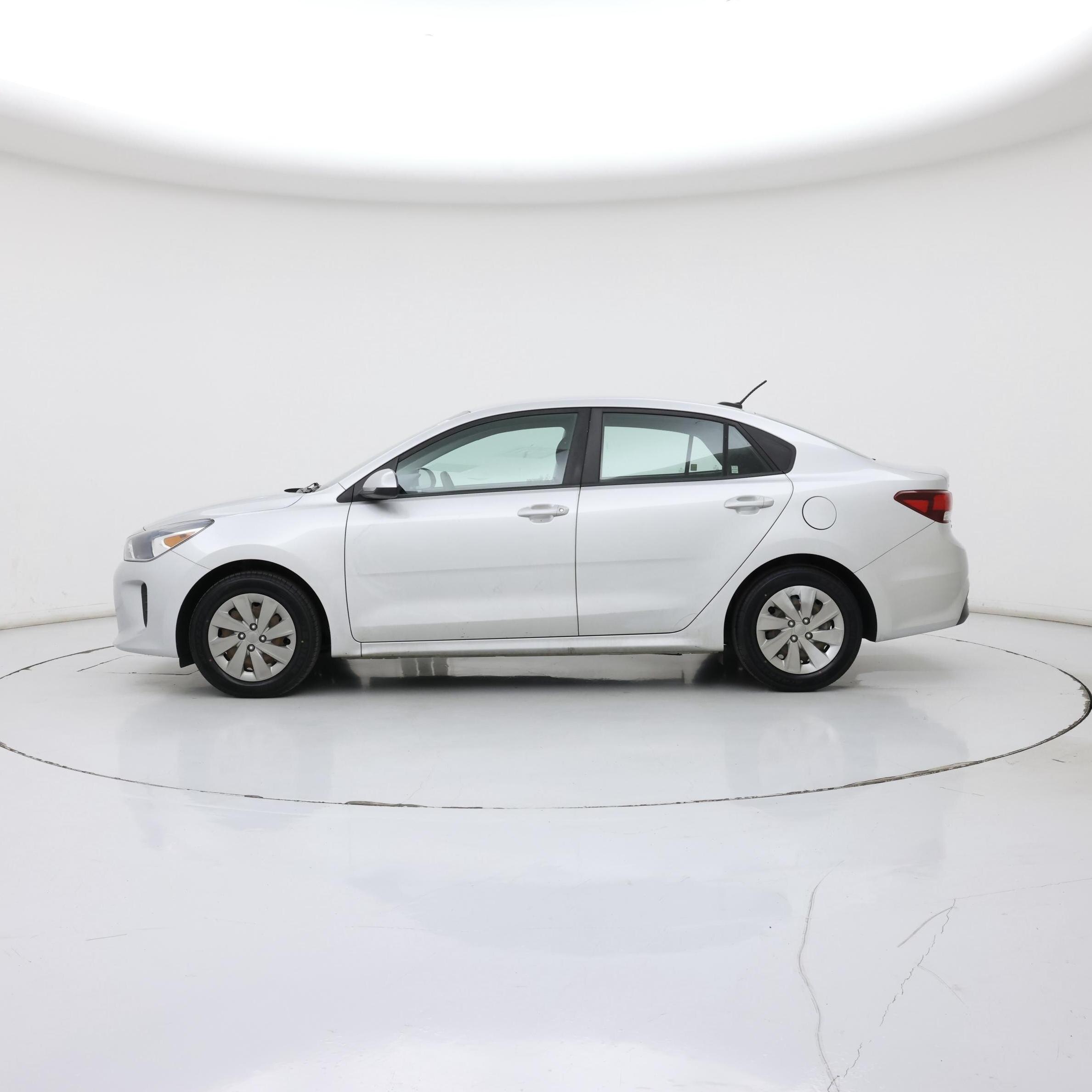 Thumbnail: 2019 Kia Rio - 3