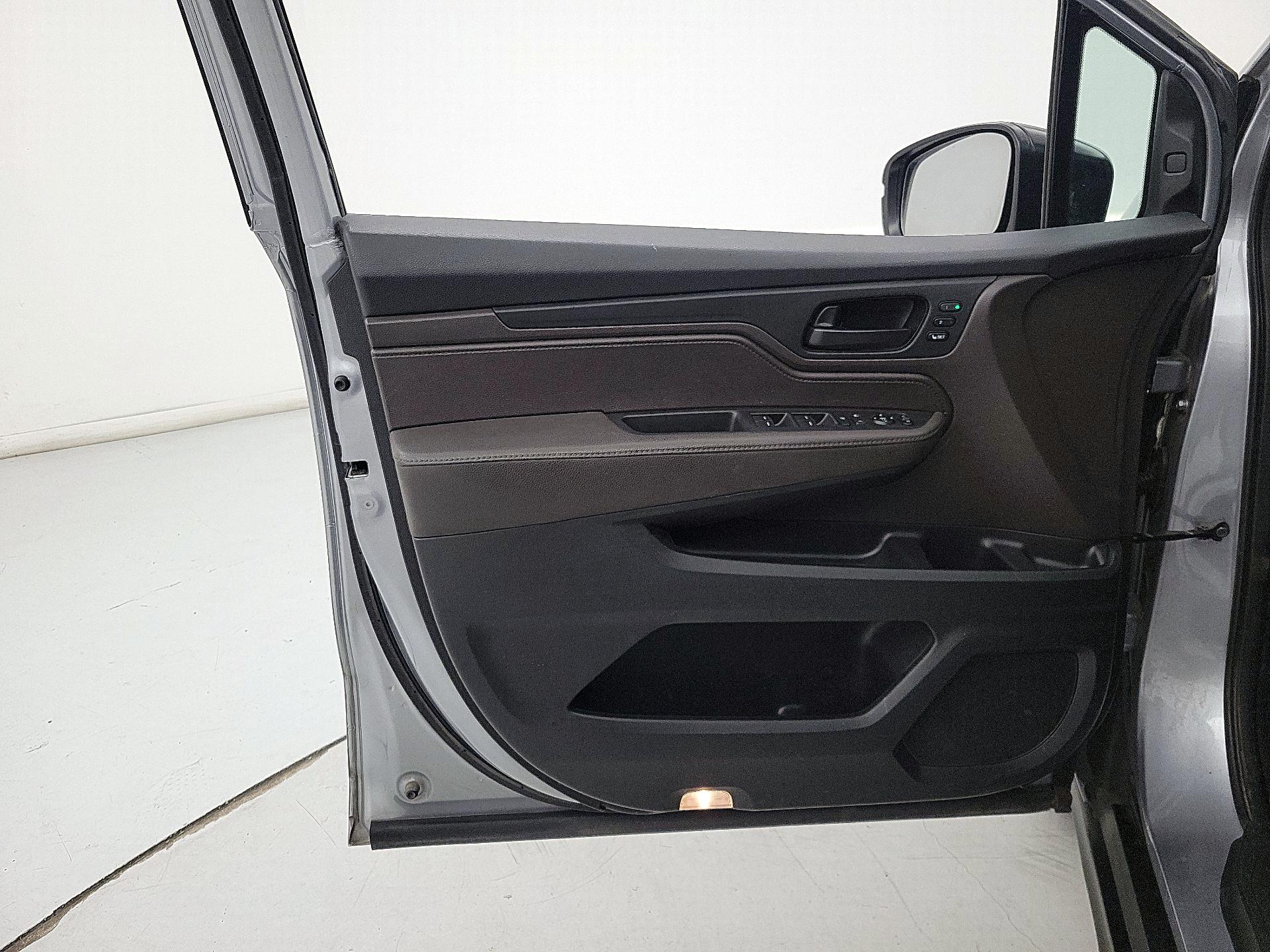 Thumbnail: 2018 Honda Odyssey - 10