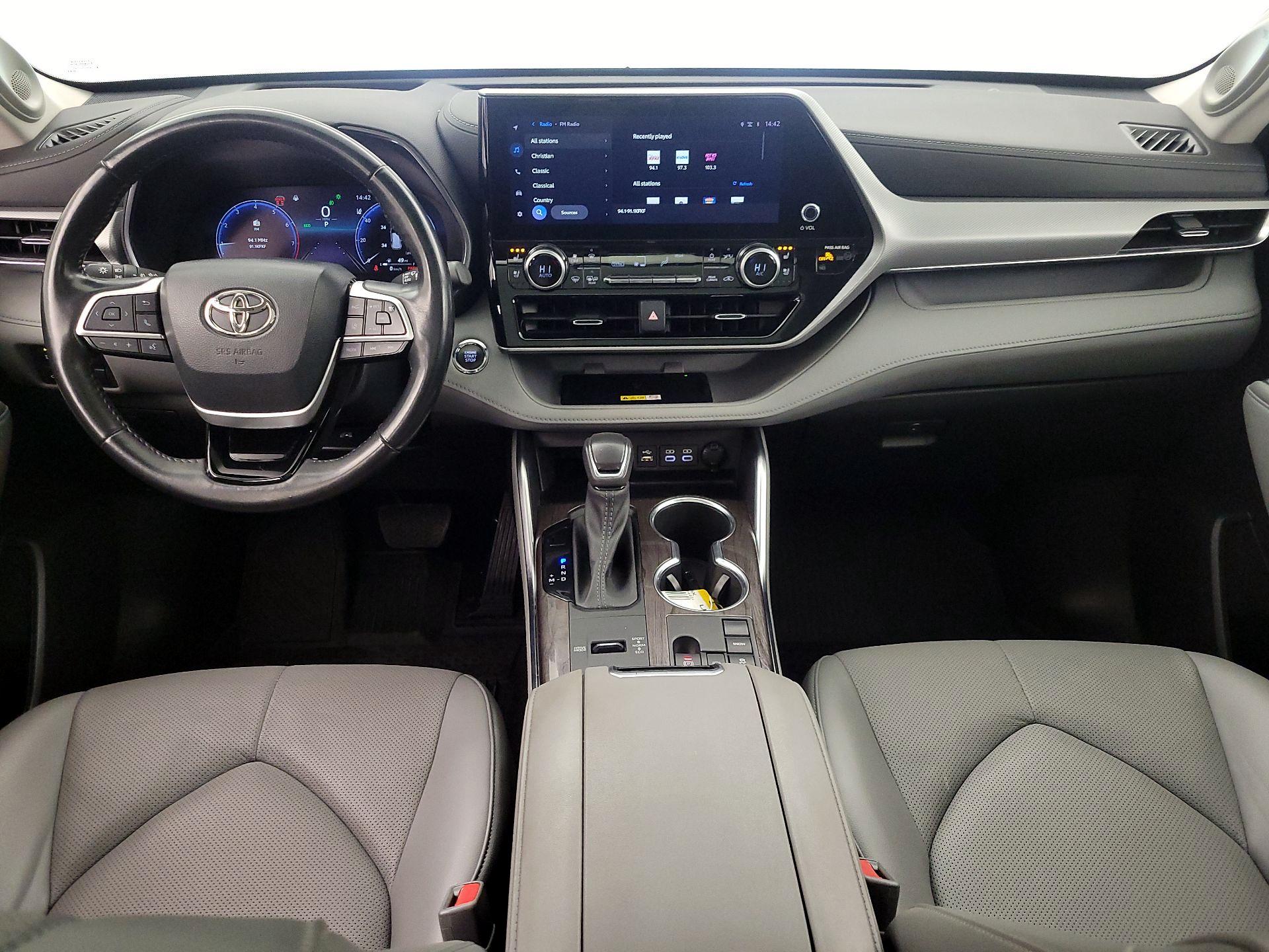 Thumbnail: 2023 Toyota Highlander - 9