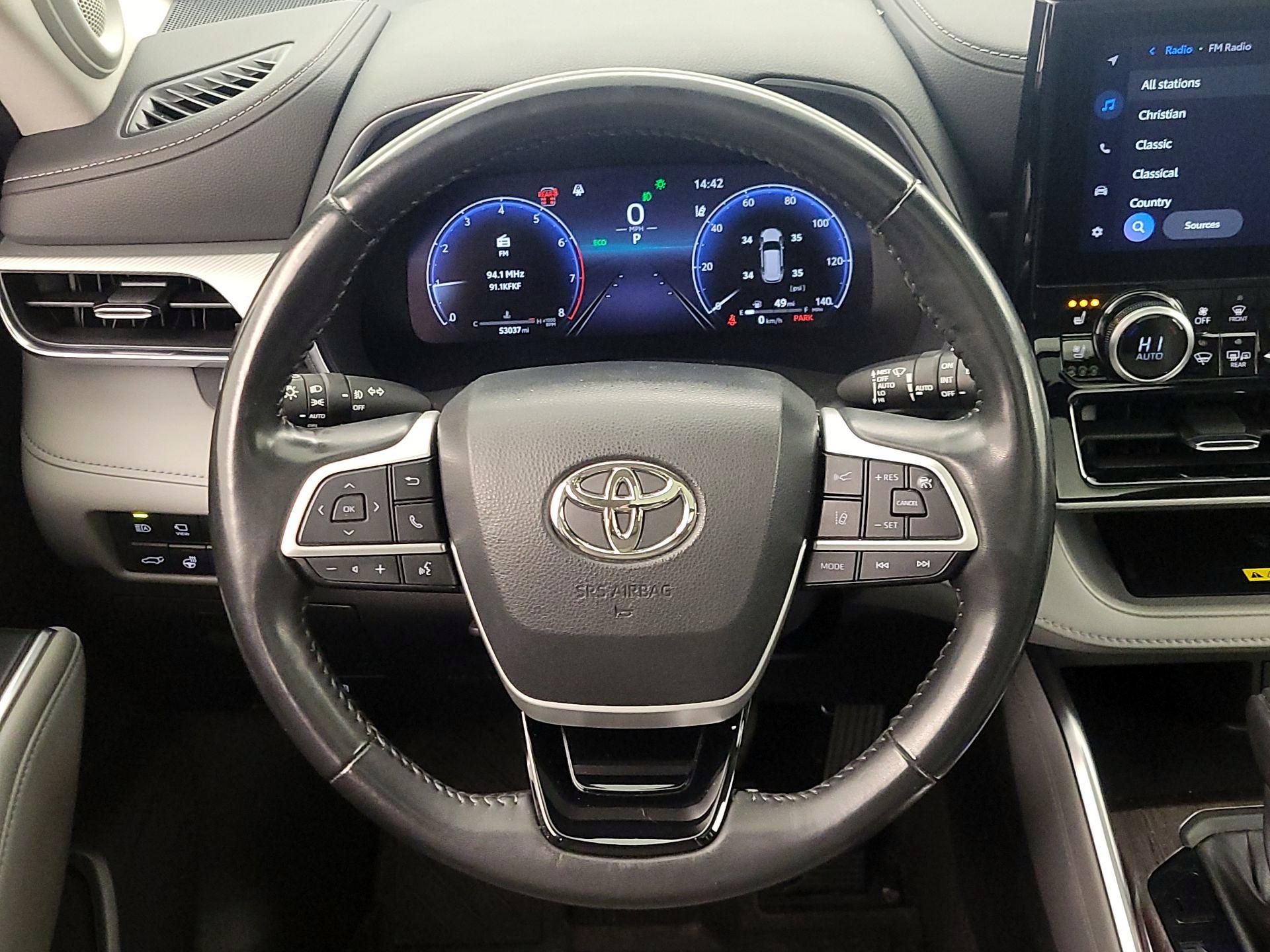 Thumbnail: 2023 Toyota Highlander - 10