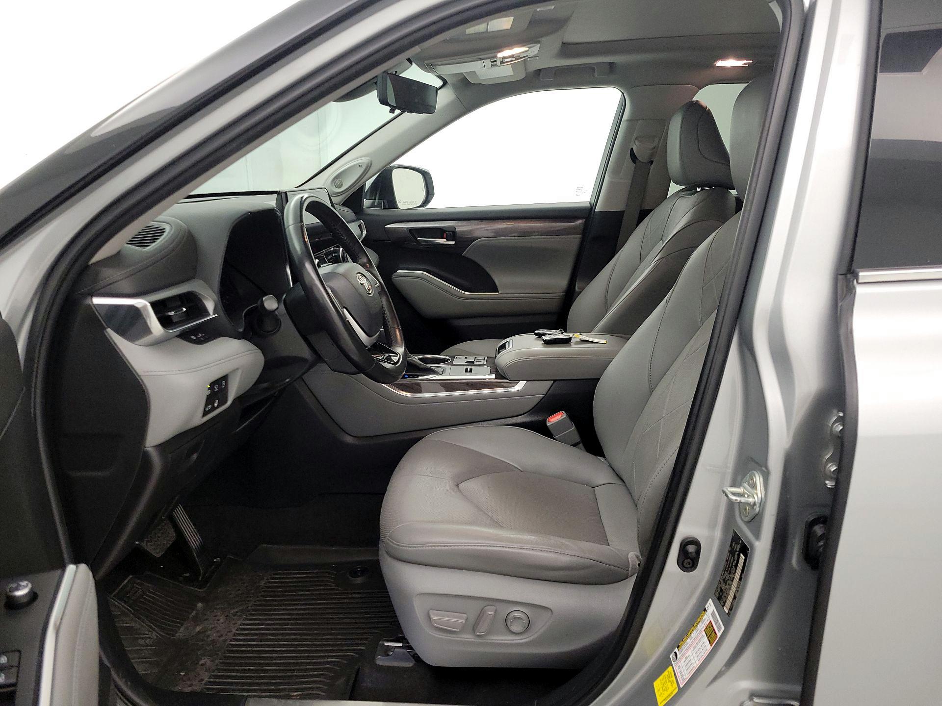 Thumbnail: 2023 Toyota Highlander - 11