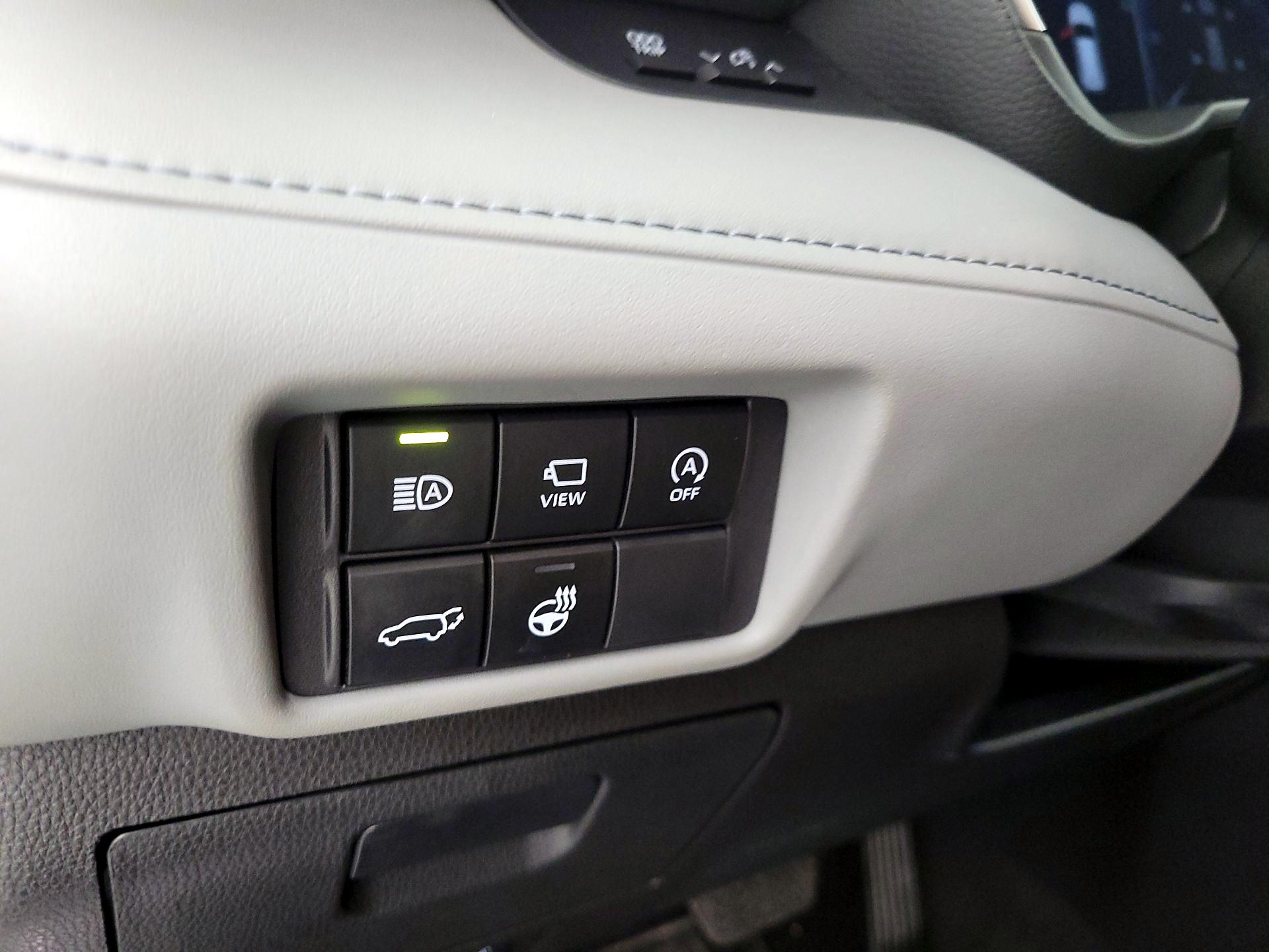 Thumbnail: 2023 Toyota Highlander - 13