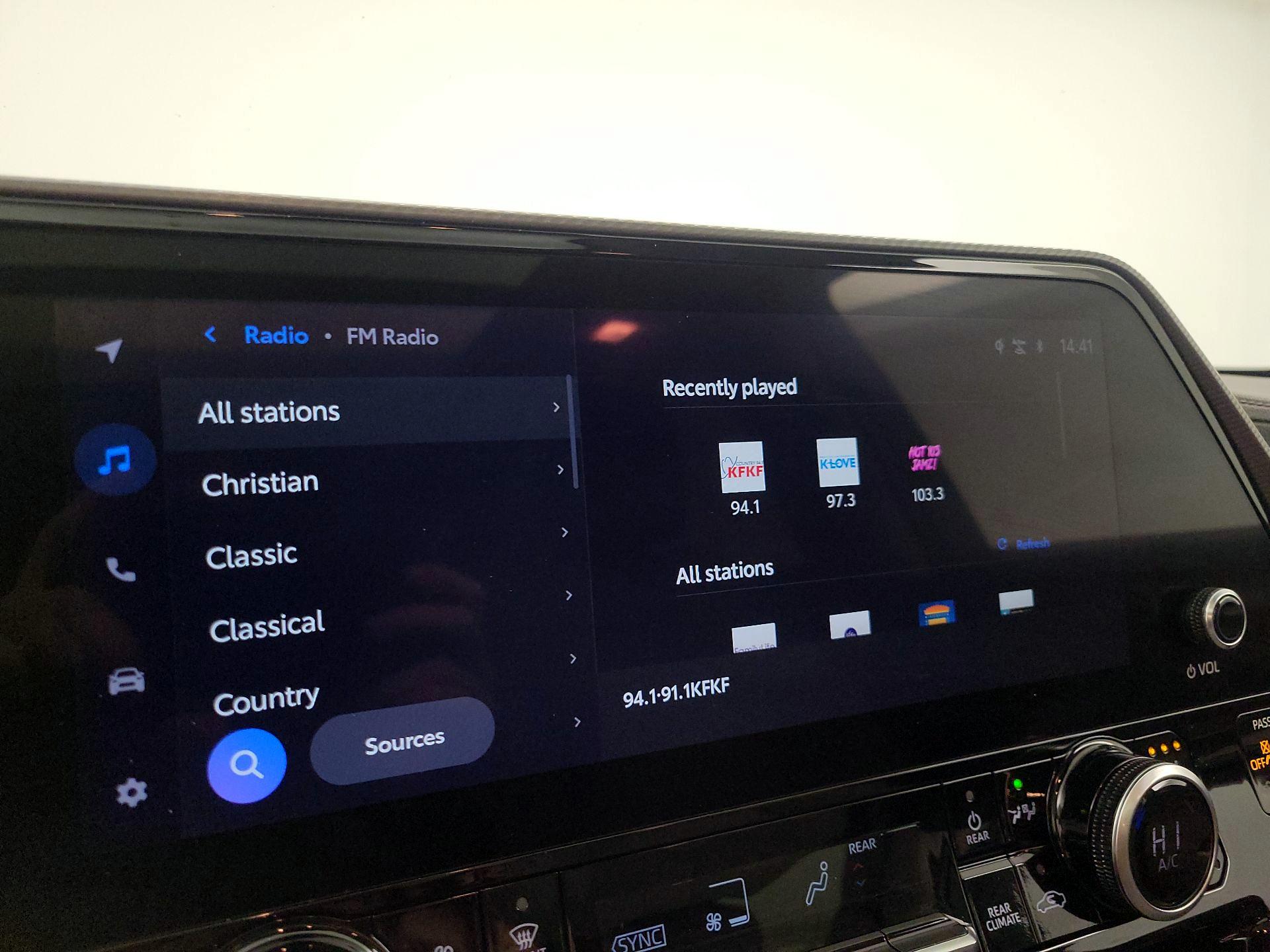 Thumbnail: 2023 Toyota Highlander - 15