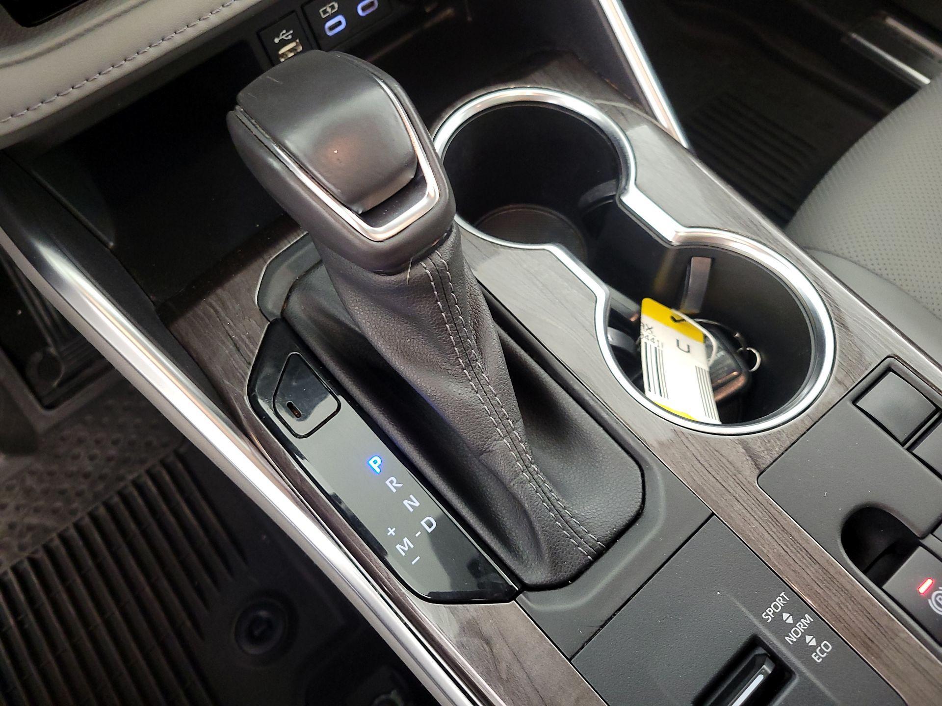 Thumbnail: 2023 Toyota Highlander - 17