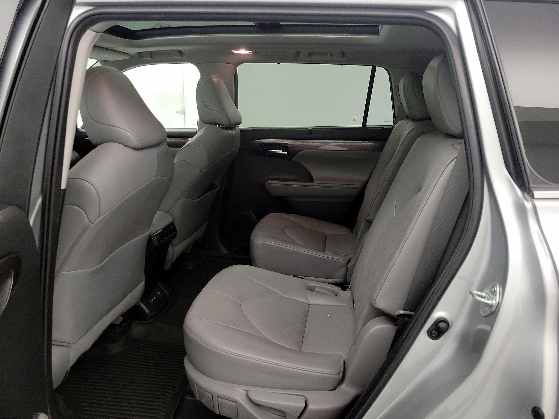 Thumbnail: 2023 Toyota Highlander - 20