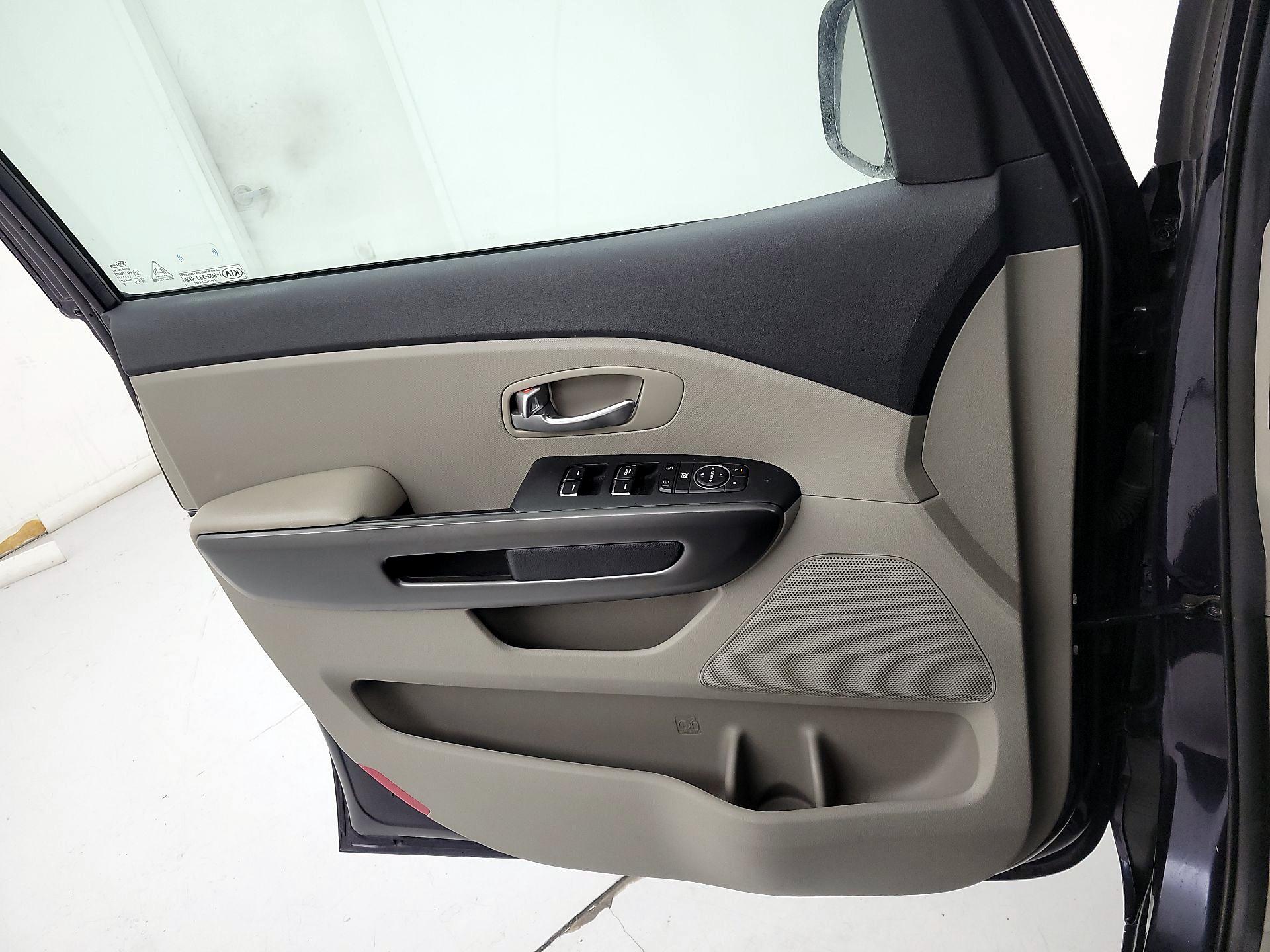 Thumbnail: 2020 Kia Sedona - 10