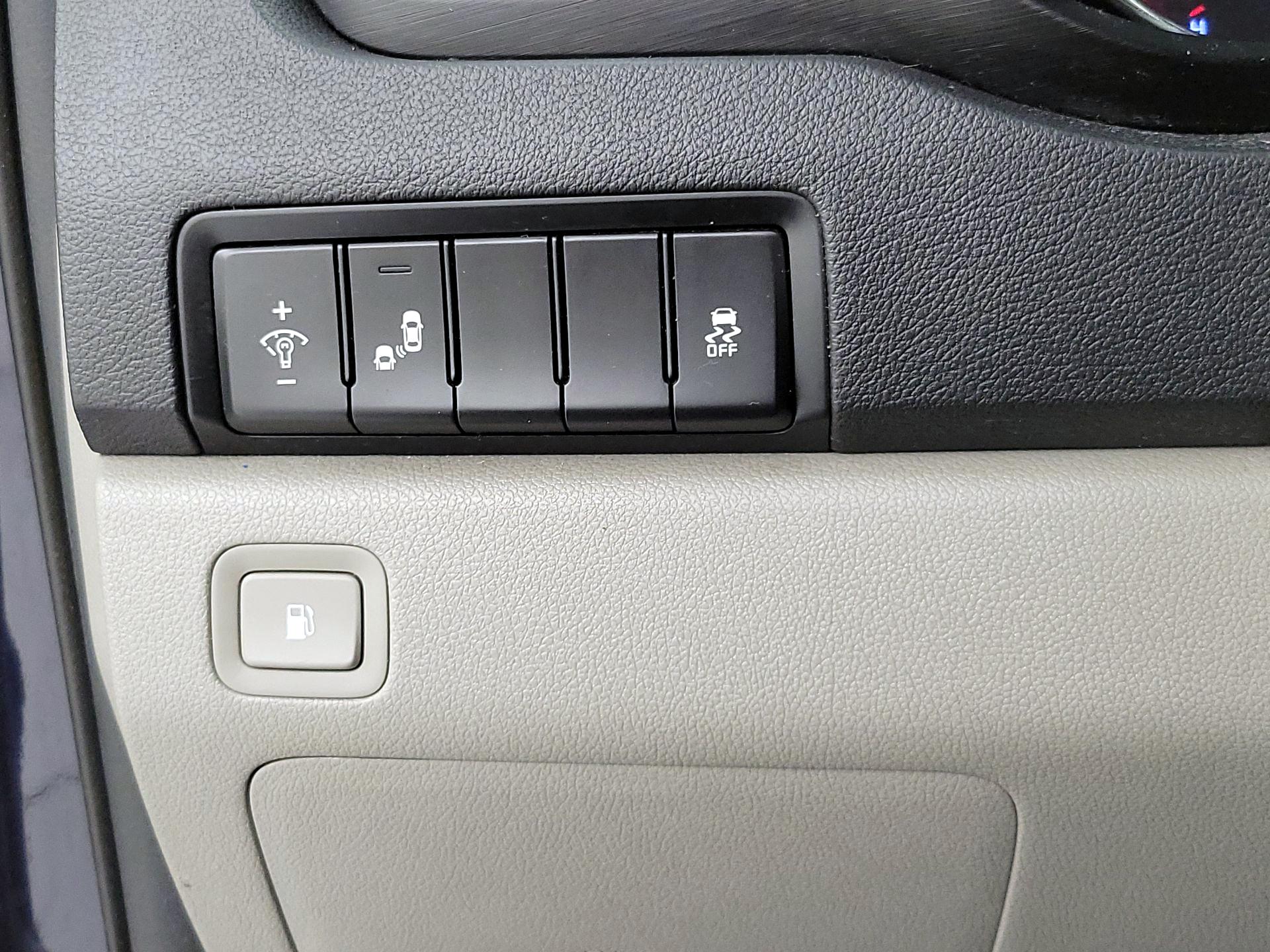 Thumbnail: 2020 Kia Sedona - 11