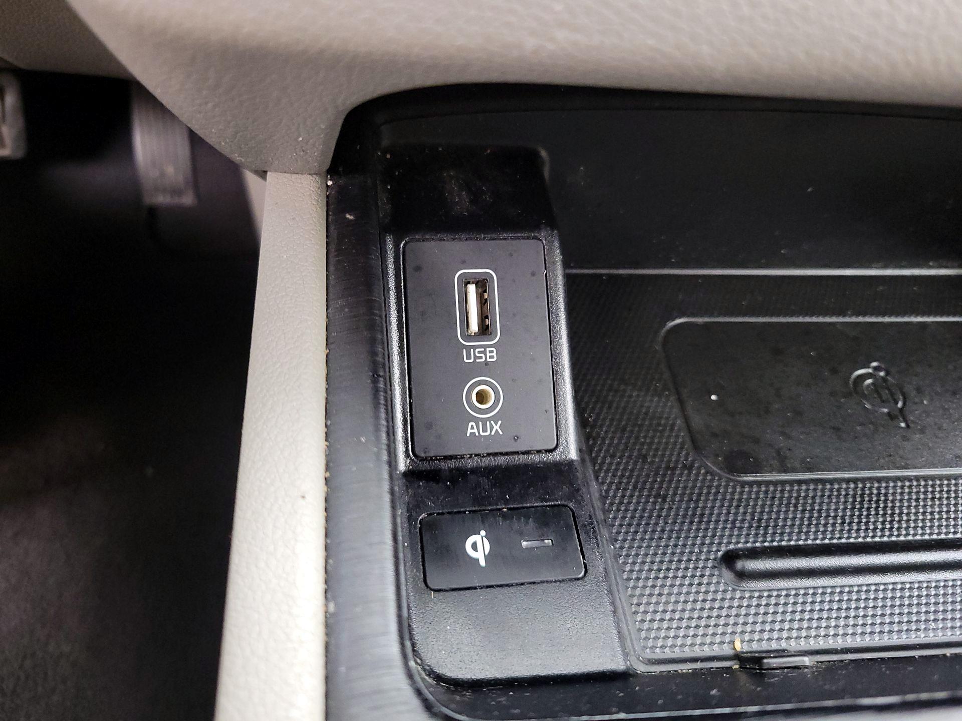 Thumbnail: 2020 Kia Sedona - 16