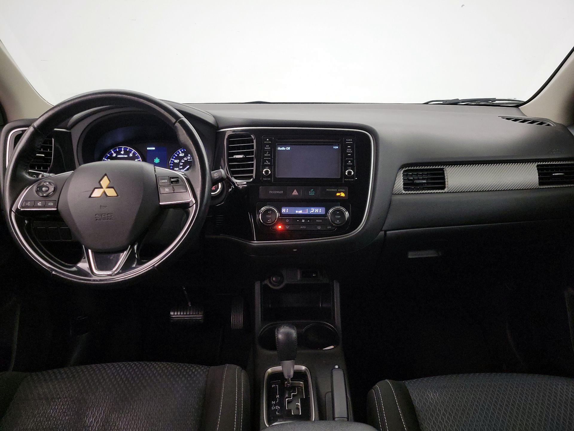 Thumbnail: 2016 Mitsubishi Outlander - 9