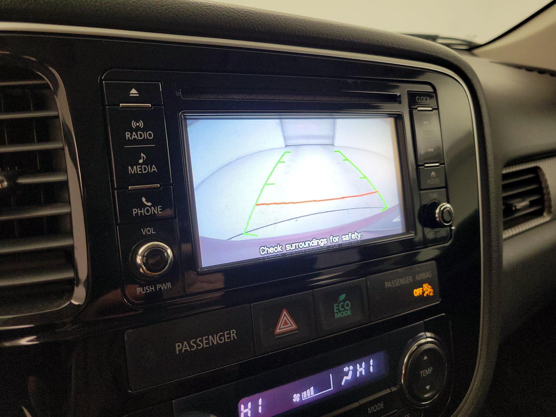 Thumbnail: 2016 Mitsubishi Outlander - 13