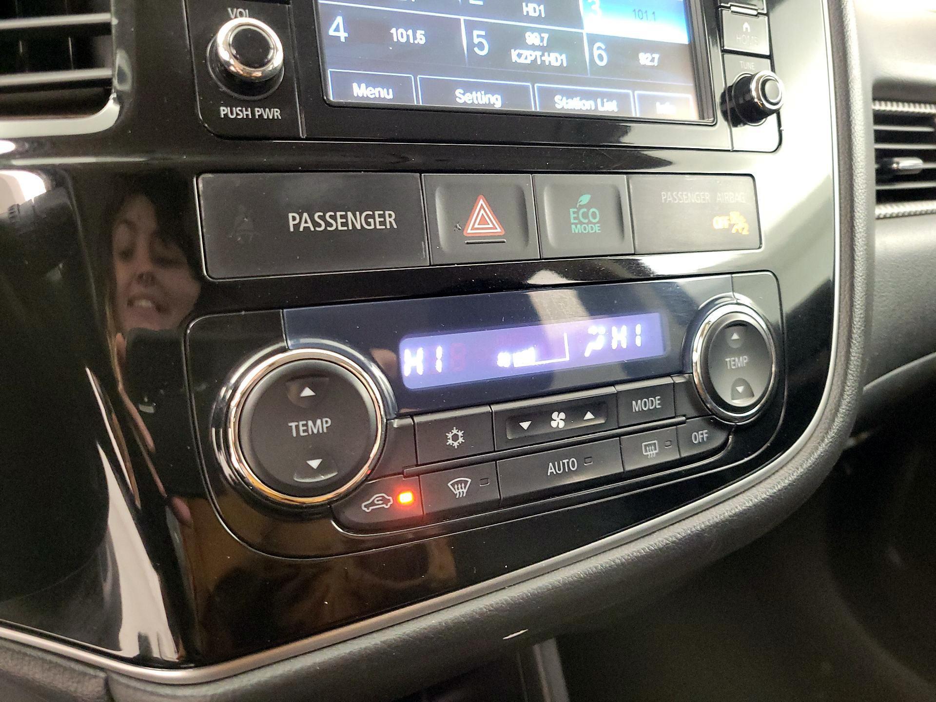 Thumbnail: 2016 Mitsubishi Outlander - 15