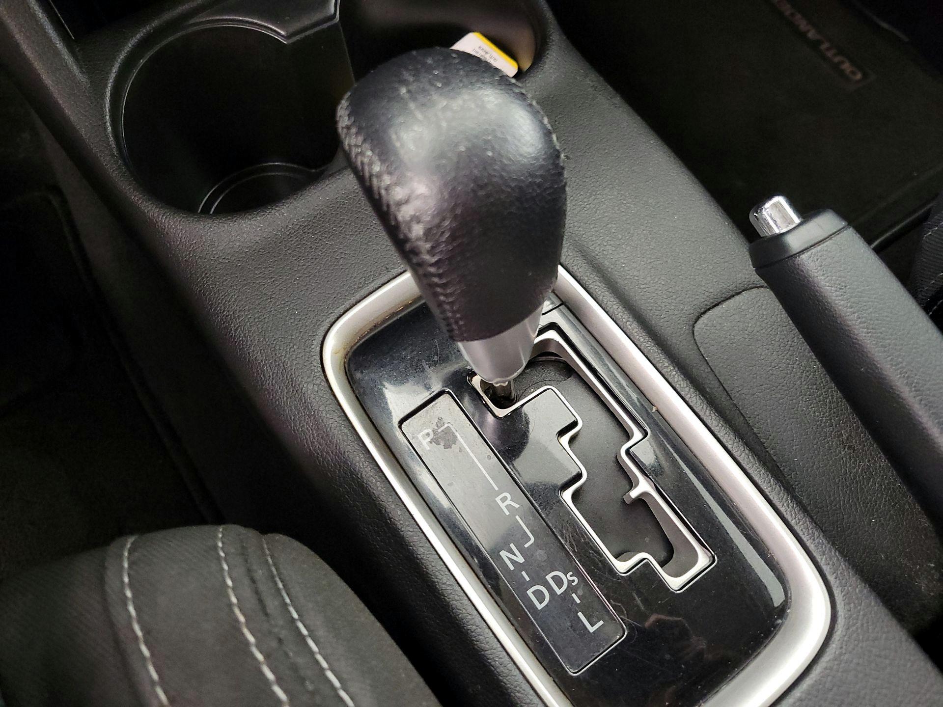 Thumbnail: 2016 Mitsubishi Outlander - 16