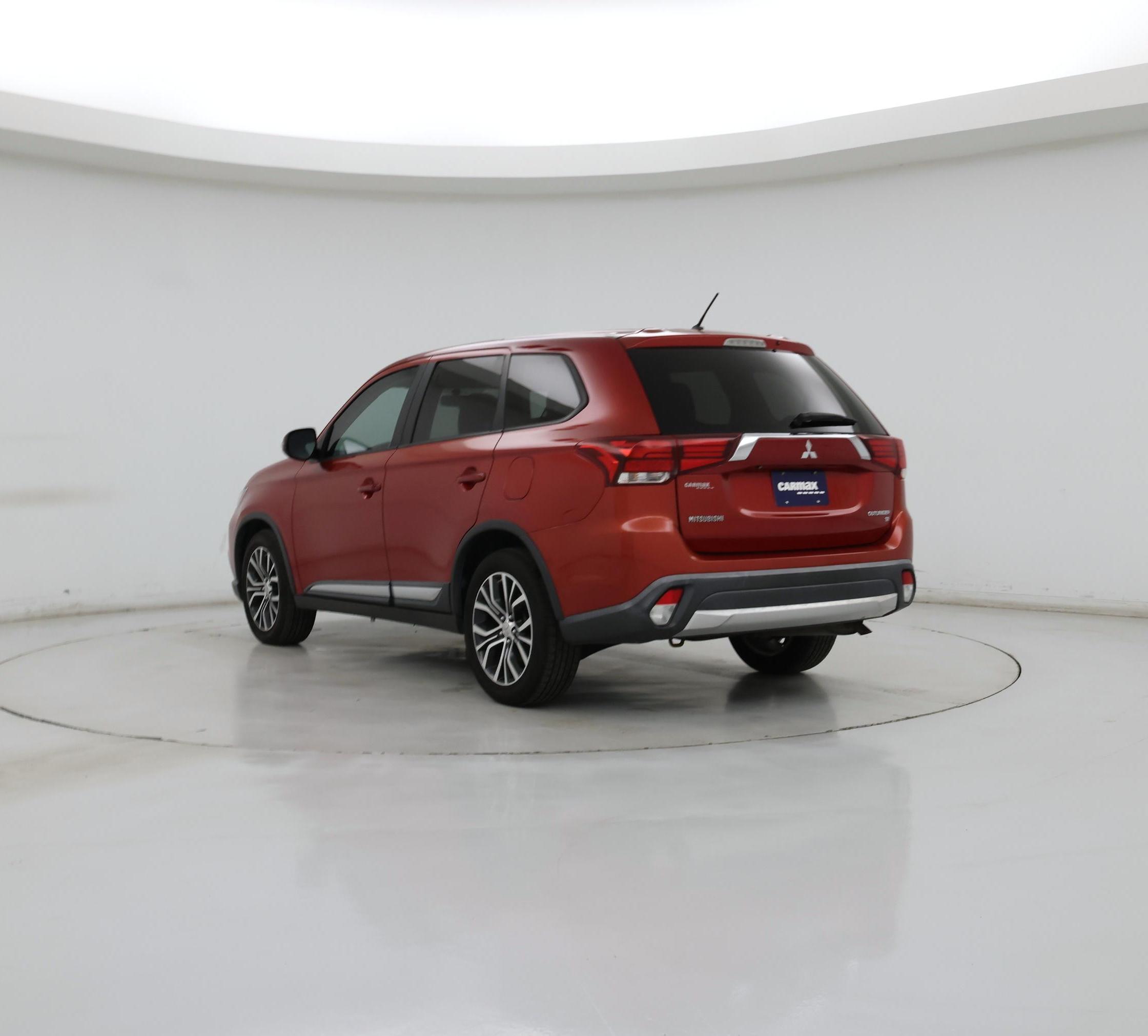 Thumbnail: 2016 Mitsubishi Outlander - 2