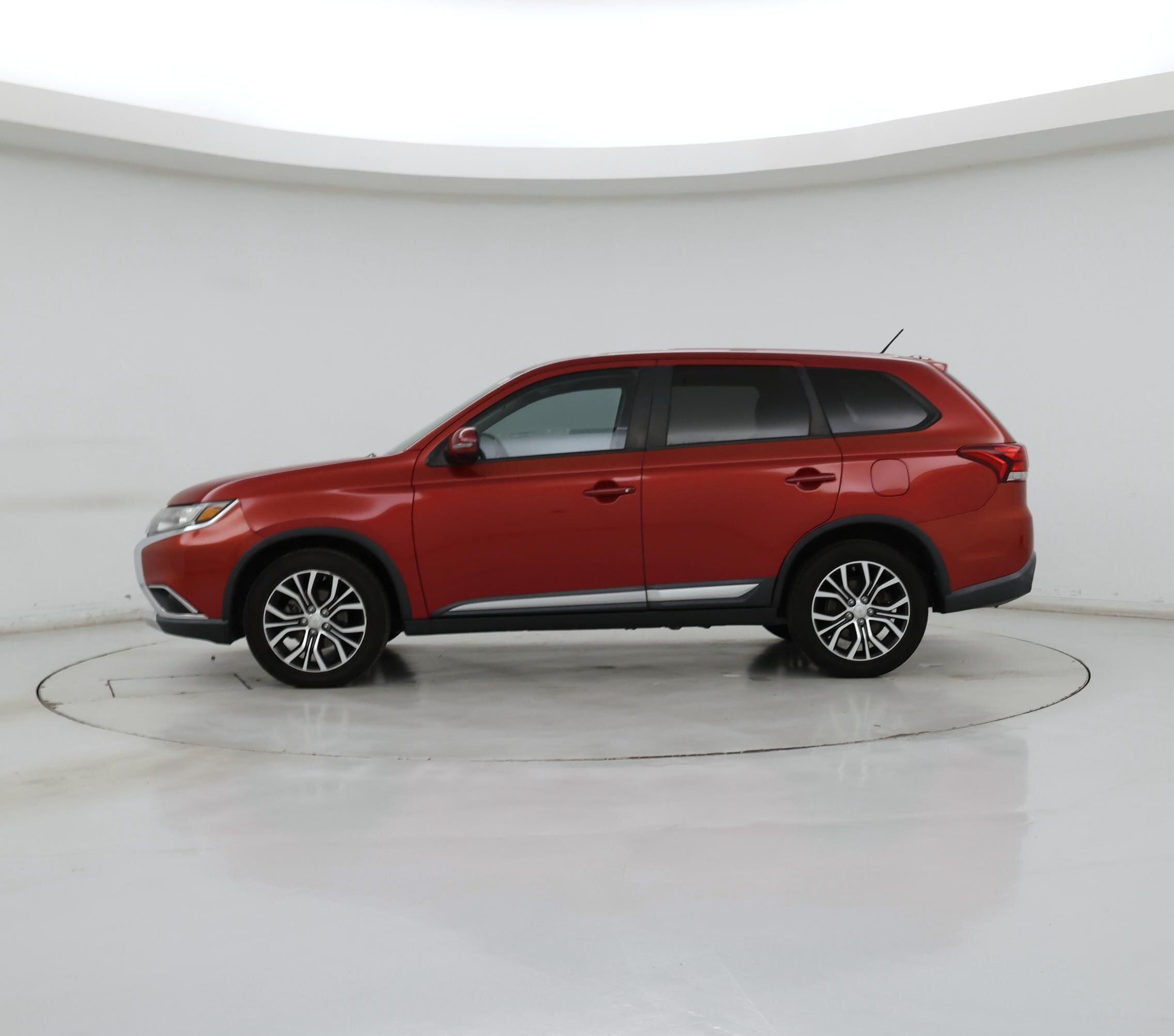 Thumbnail: 2016 Mitsubishi Outlander - 3