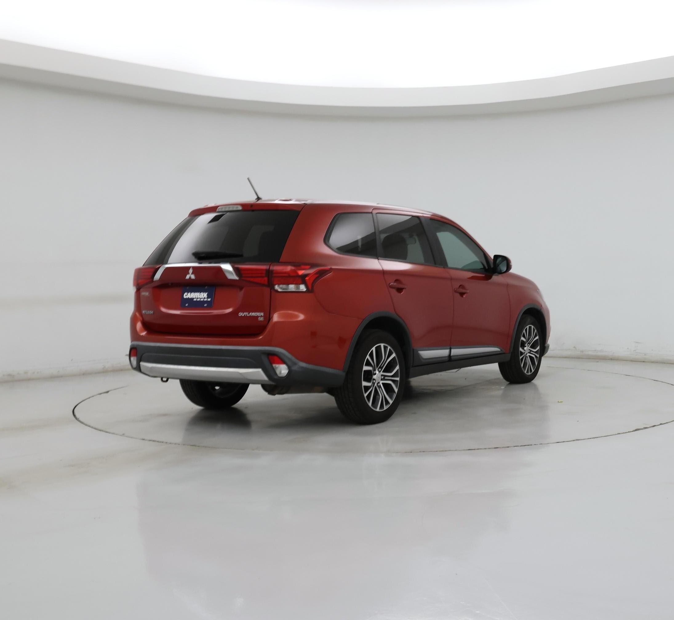 Thumbnail: 2016 Mitsubishi Outlander - 8