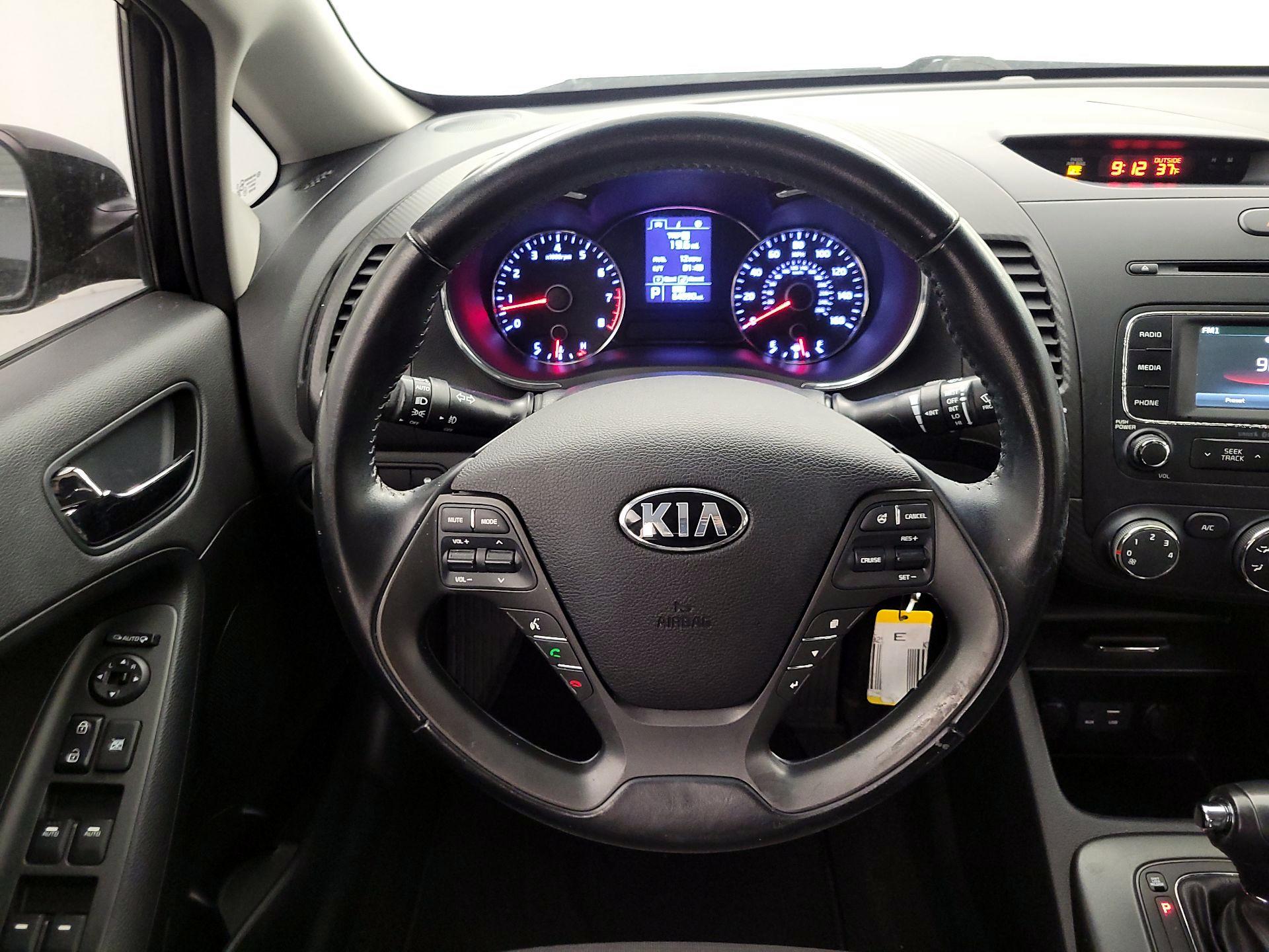 Thumbnail: 2016 Kia Forte - 10