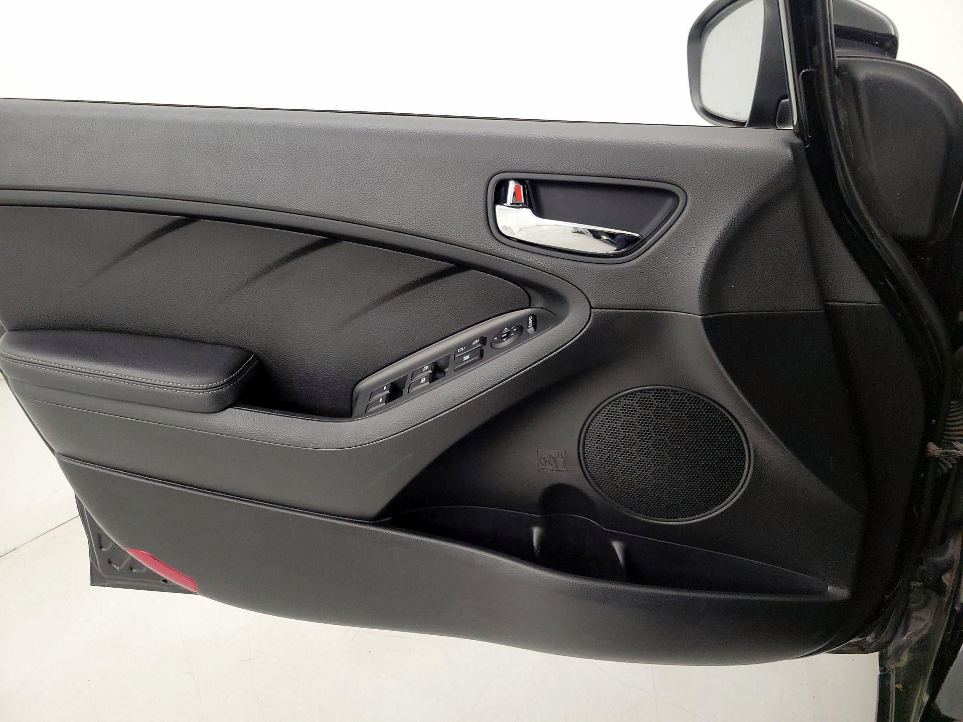 Thumbnail: 2016 Kia Forte - 12