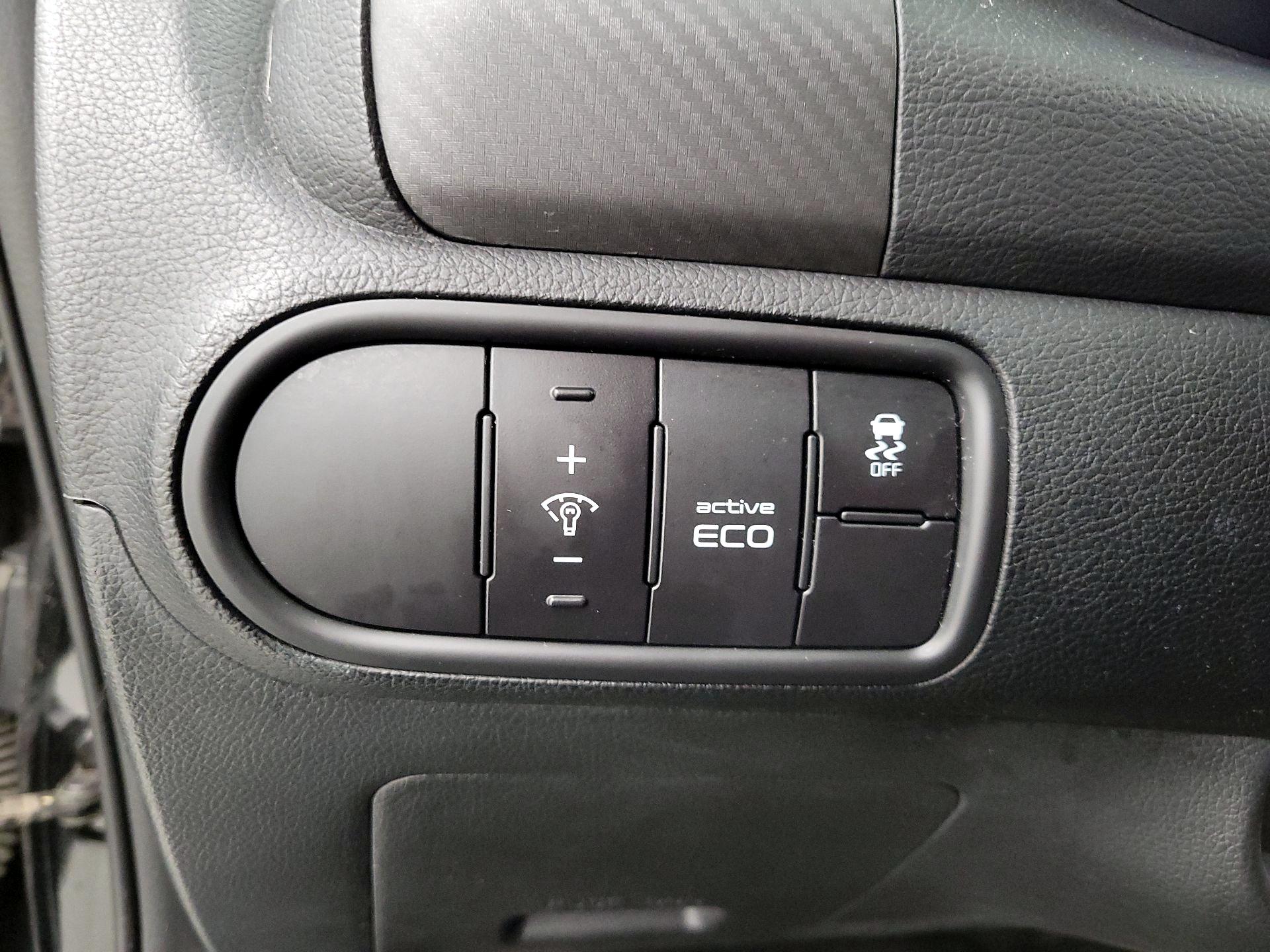 Thumbnail: 2016 Kia Forte - 13