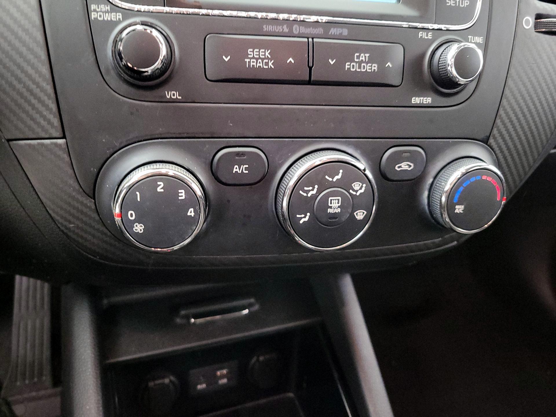 Thumbnail: 2016 Kia Forte - 16