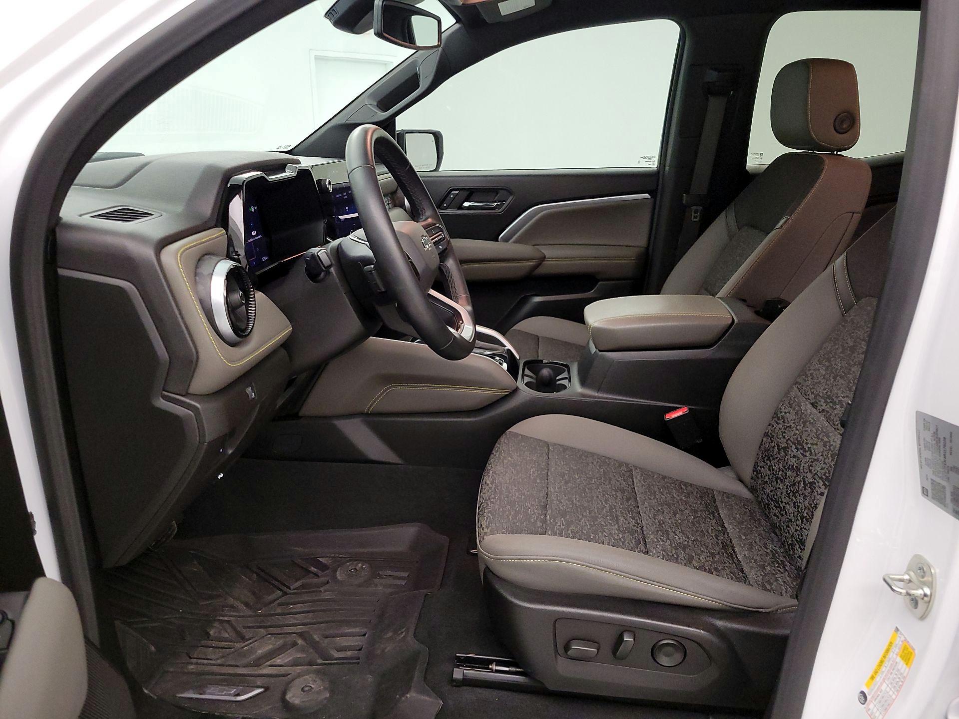 Thumbnail: 2024 Chevrolet Colorado - 11