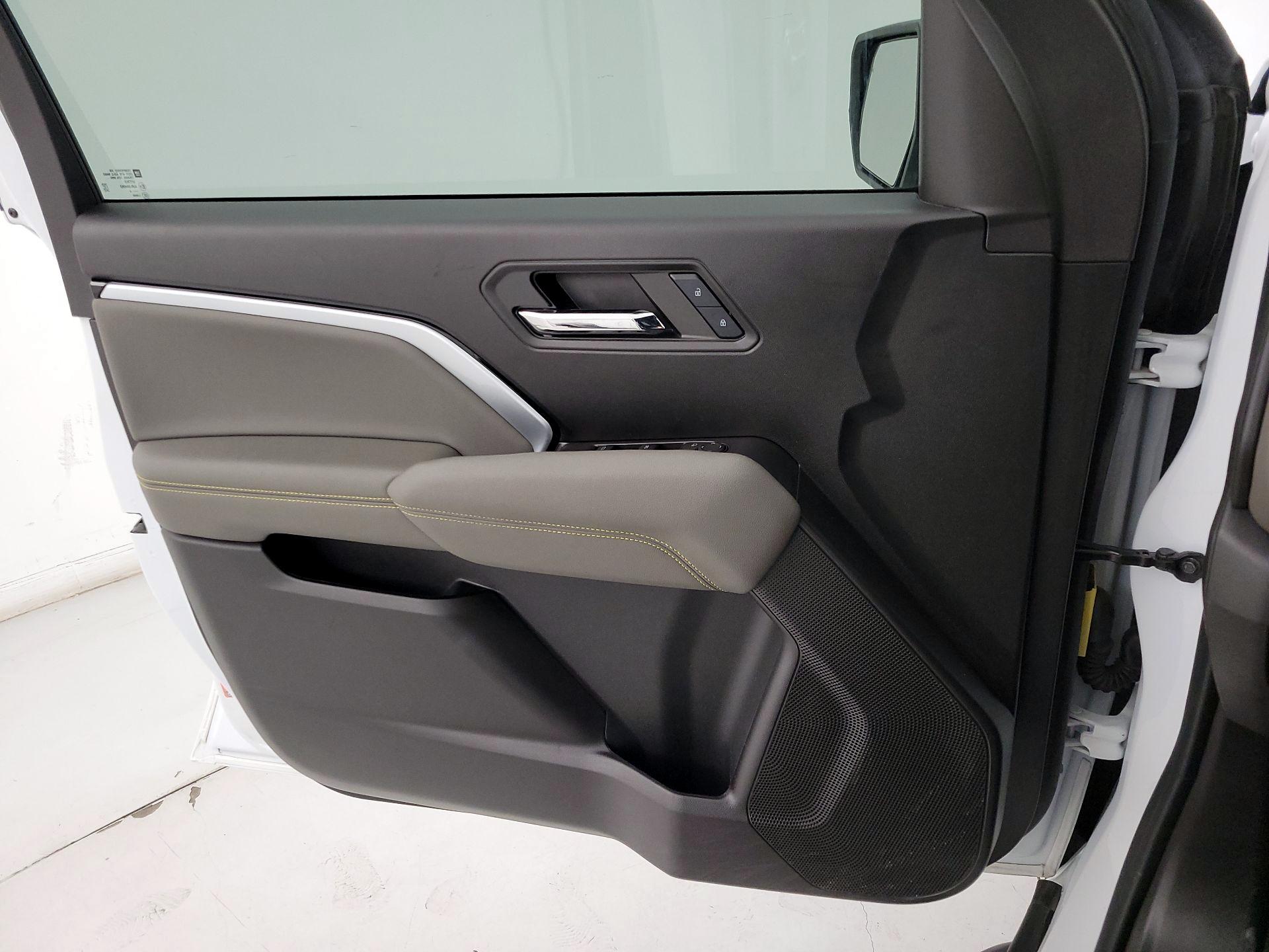 Thumbnail: 2024 Chevrolet Colorado - 12