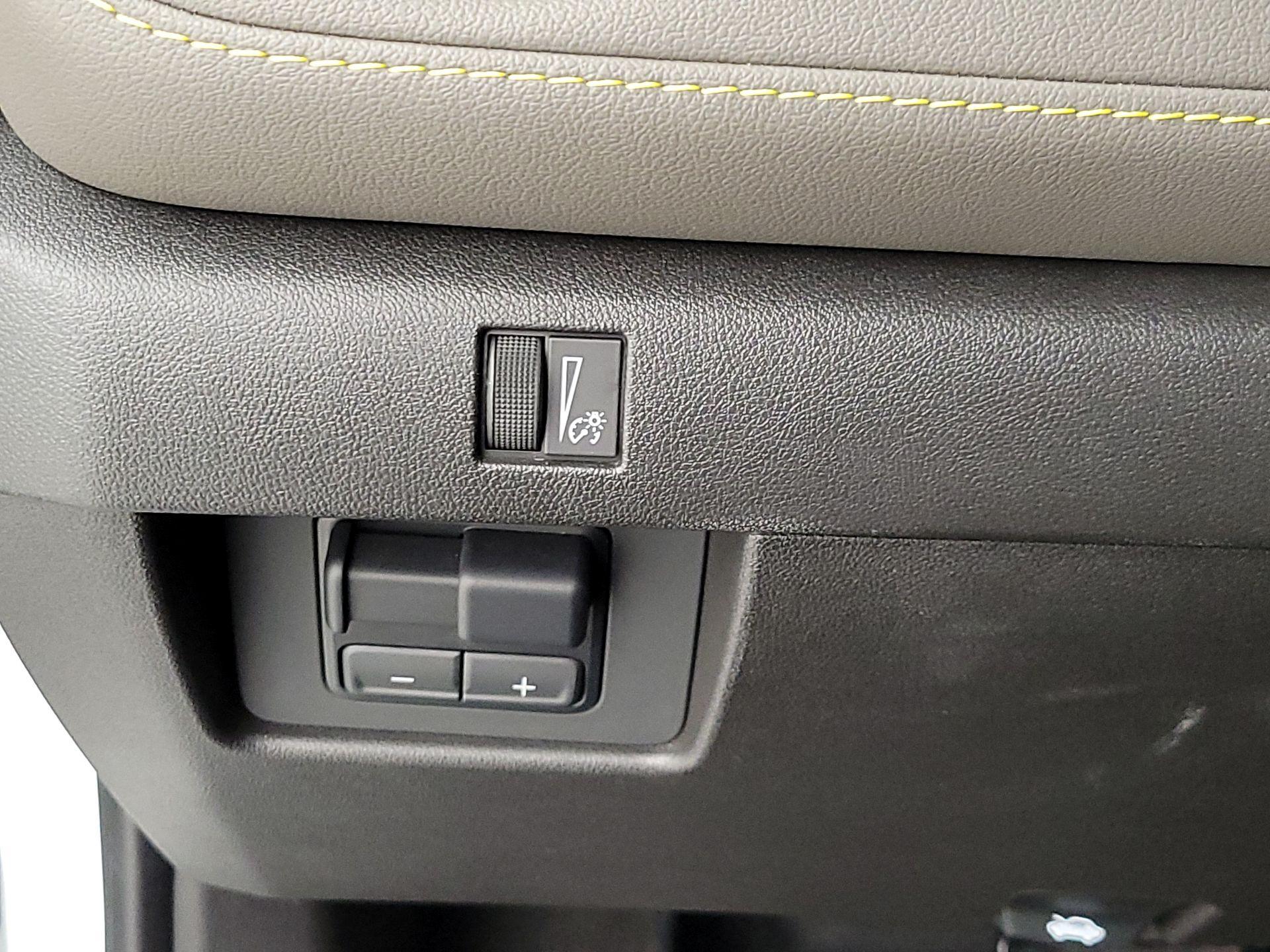 Thumbnail: 2024 Chevrolet Colorado - 13