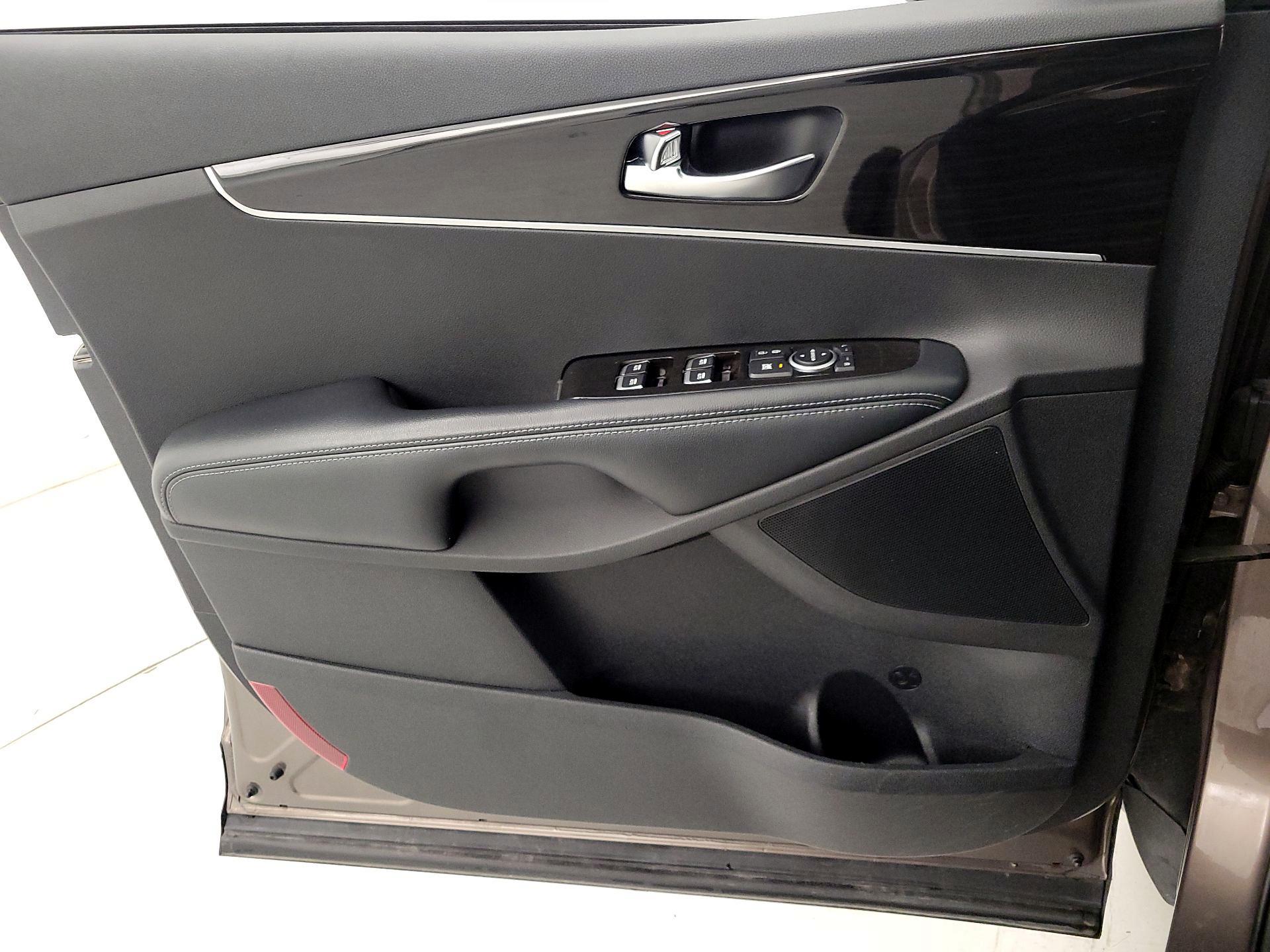 Thumbnail: 2019 Kia Sorento - 12