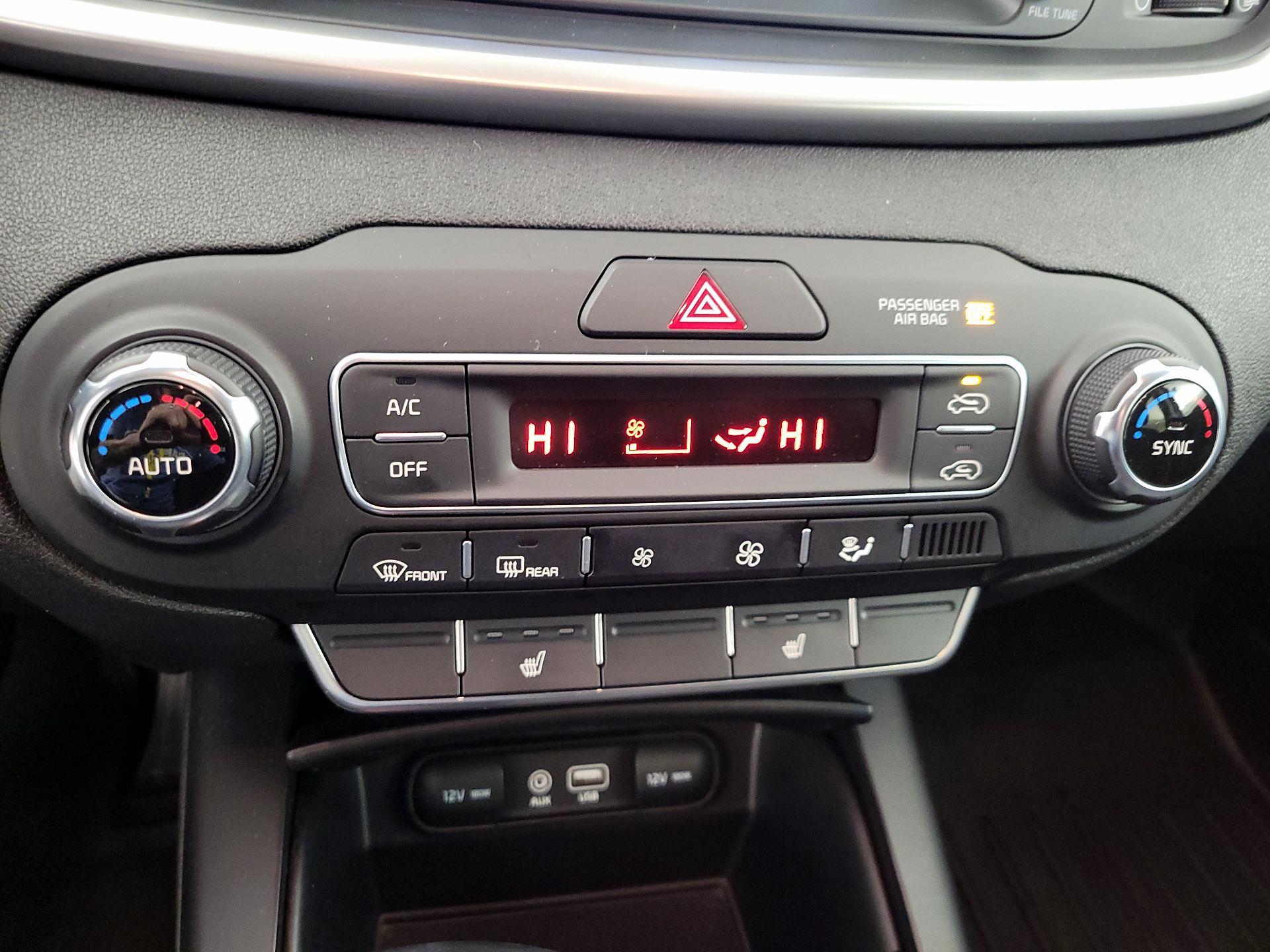 Thumbnail: 2019 Kia Sorento - 16