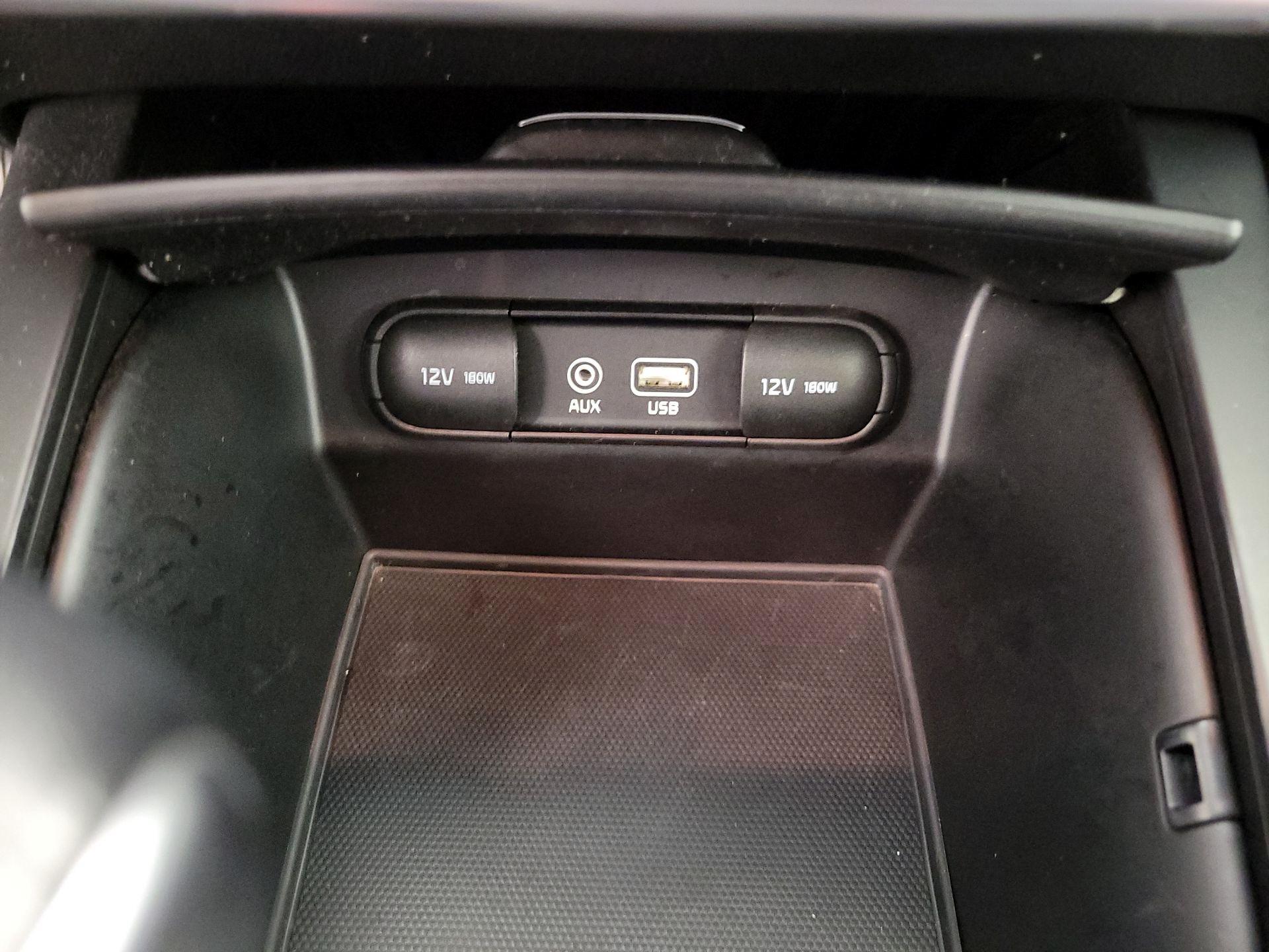 Thumbnail: 2019 Kia Sorento - 18