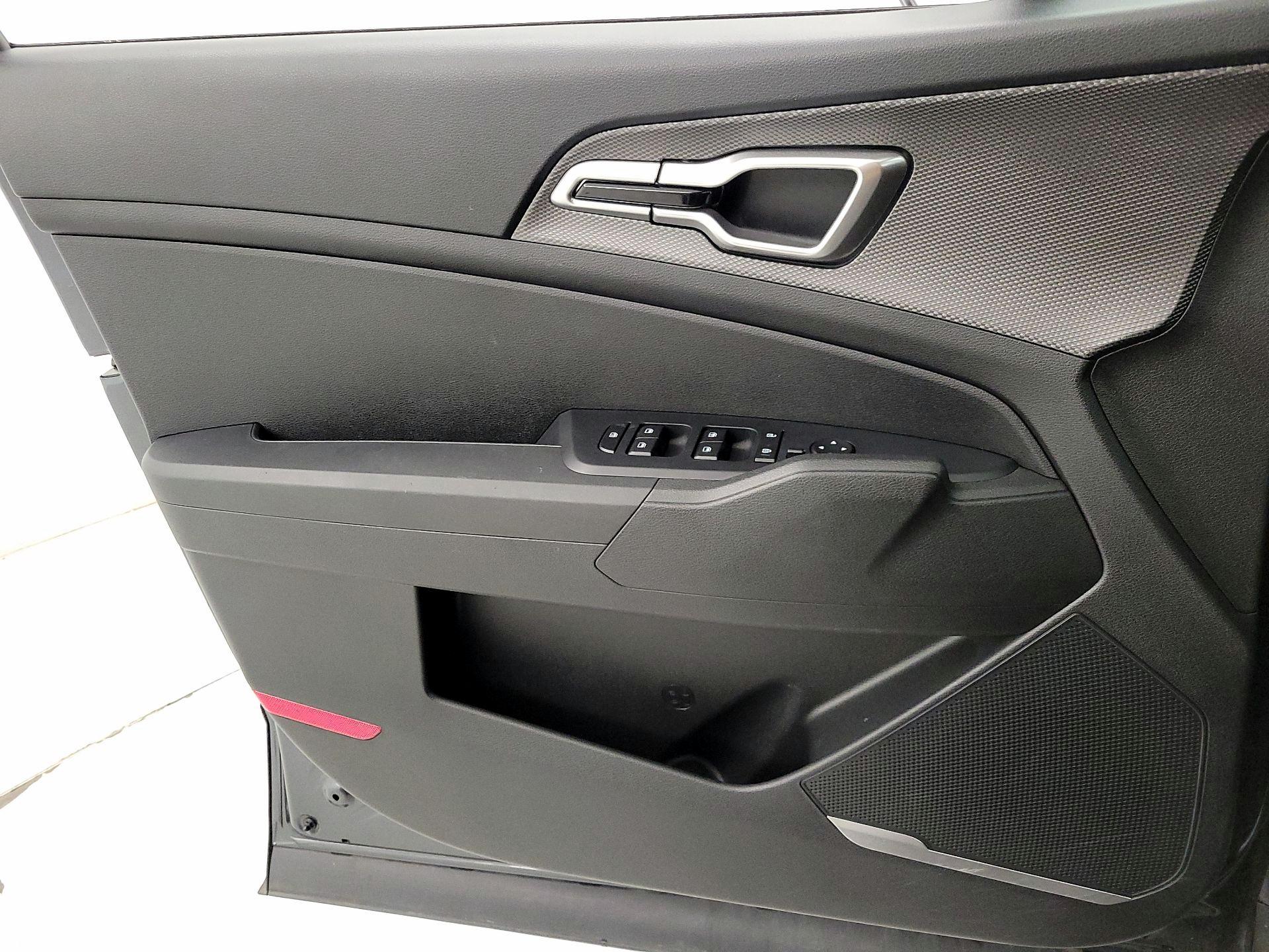 Thumbnail: 2023 Kia Sportage - 12