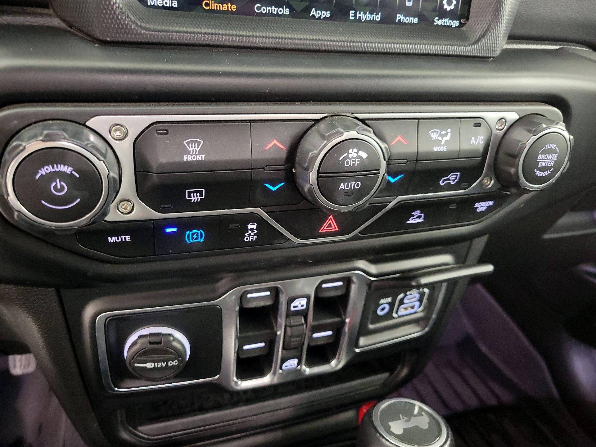 Thumbnail: 2022 Jeep Wrangler - 16