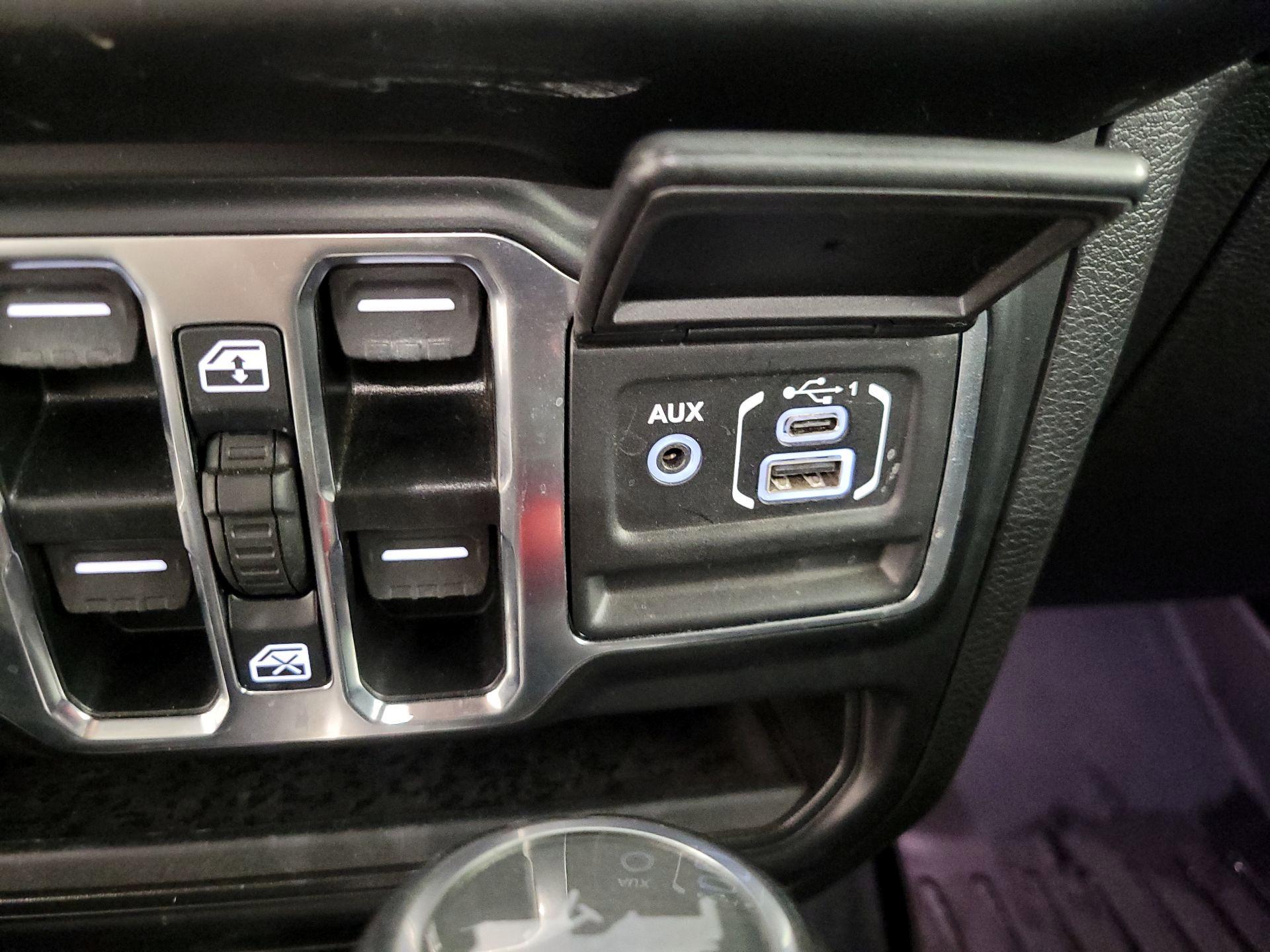 Thumbnail: 2022 Jeep Wrangler - 18