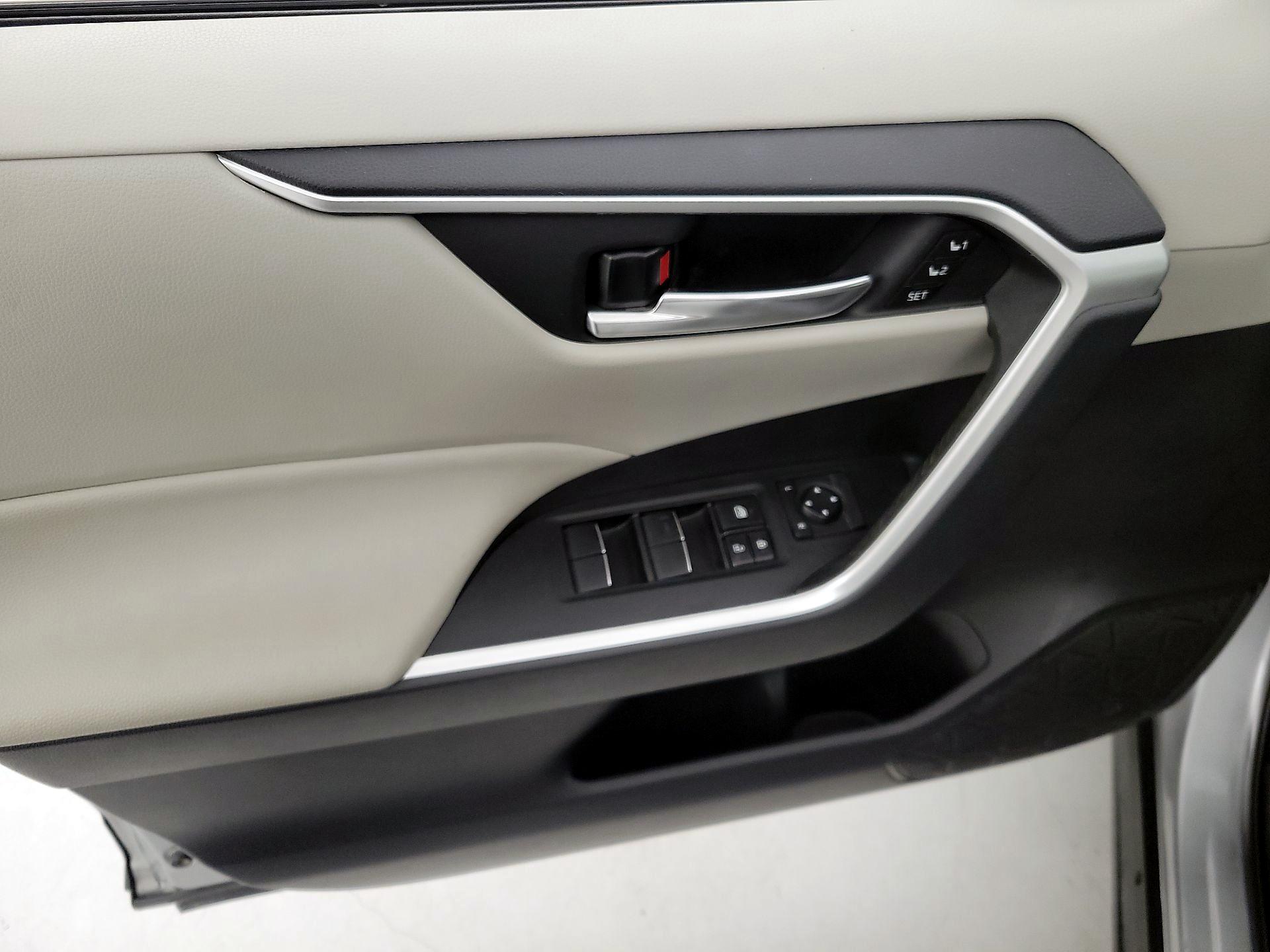 Thumbnail: 2021 Toyota RAV4 - 12