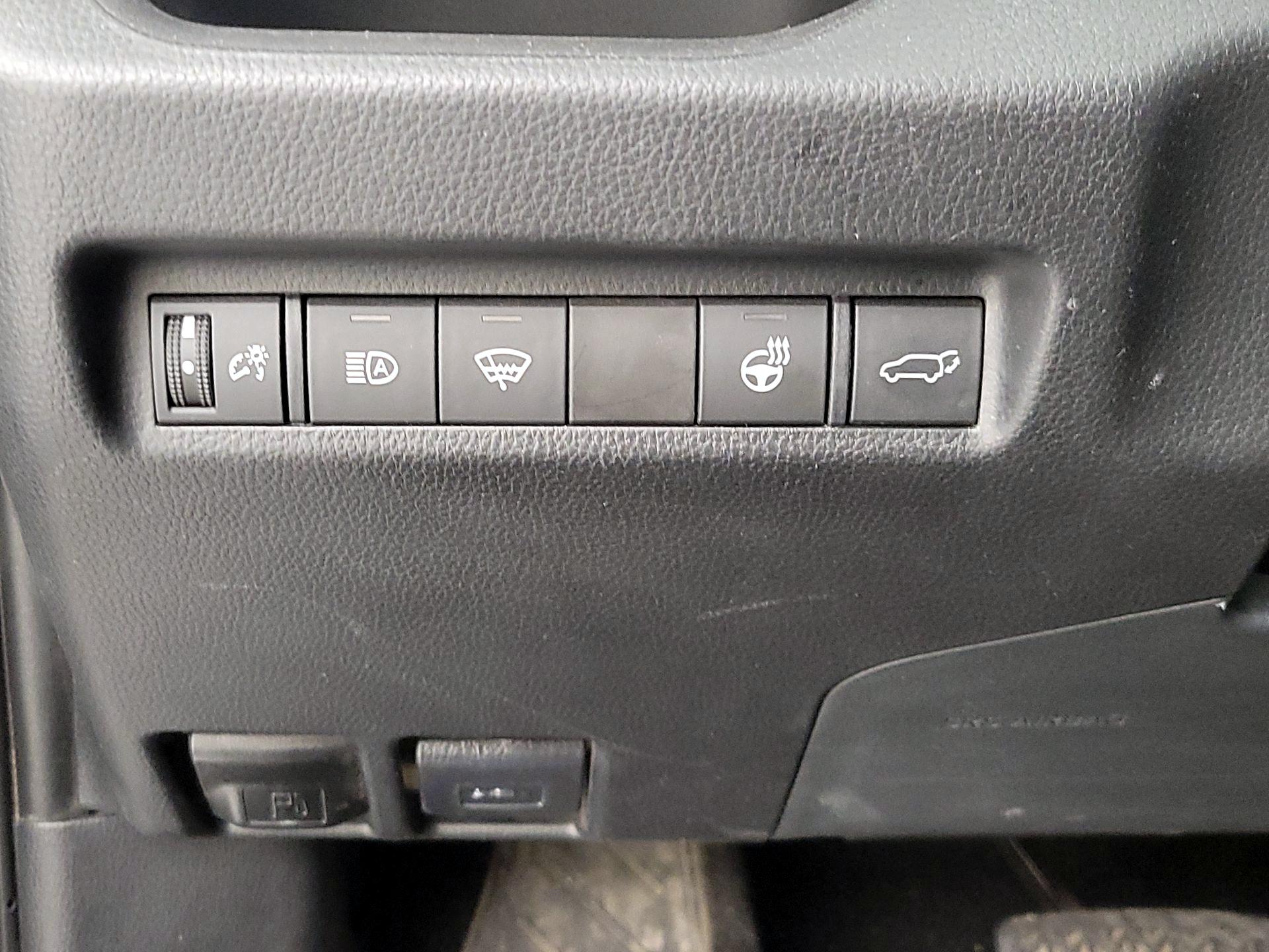 Thumbnail: 2021 Toyota RAV4 - 13