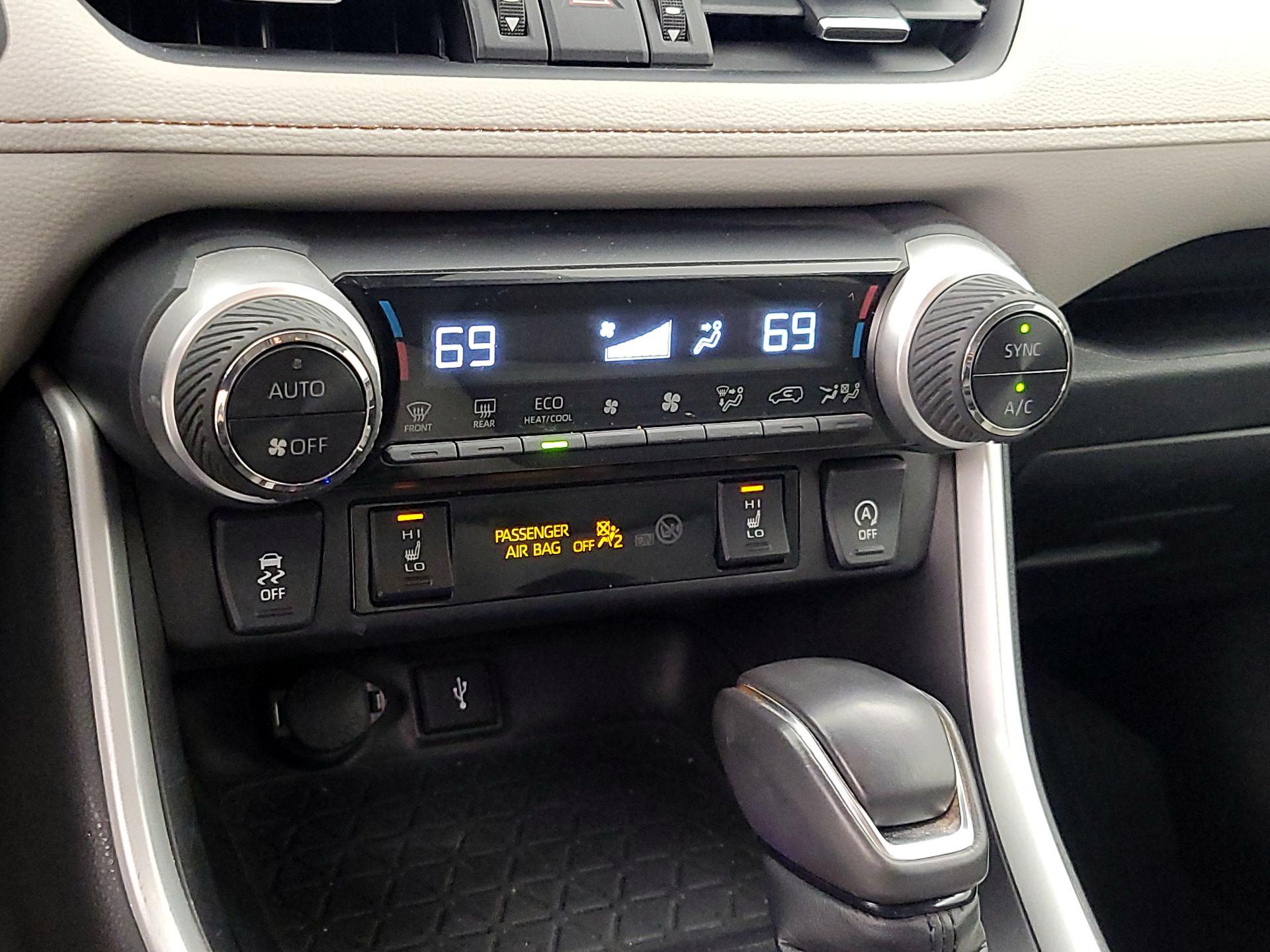 Thumbnail: 2021 Toyota RAV4 - 16