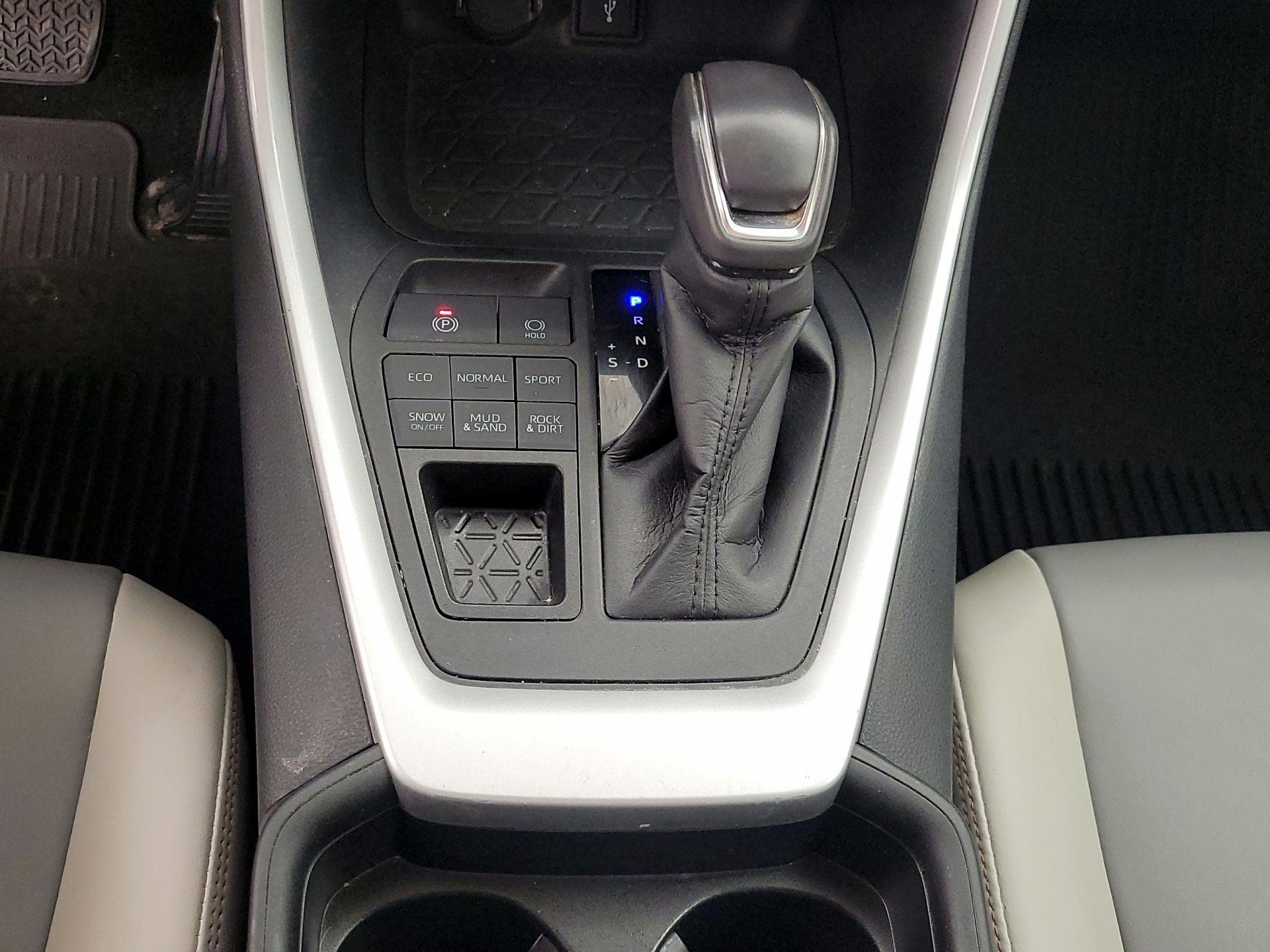 Thumbnail: 2021 Toyota RAV4 - 17