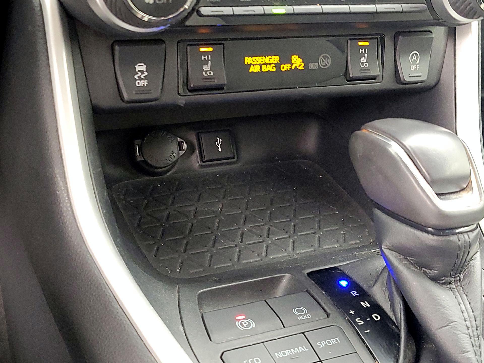 Thumbnail: 2021 Toyota RAV4 - 18