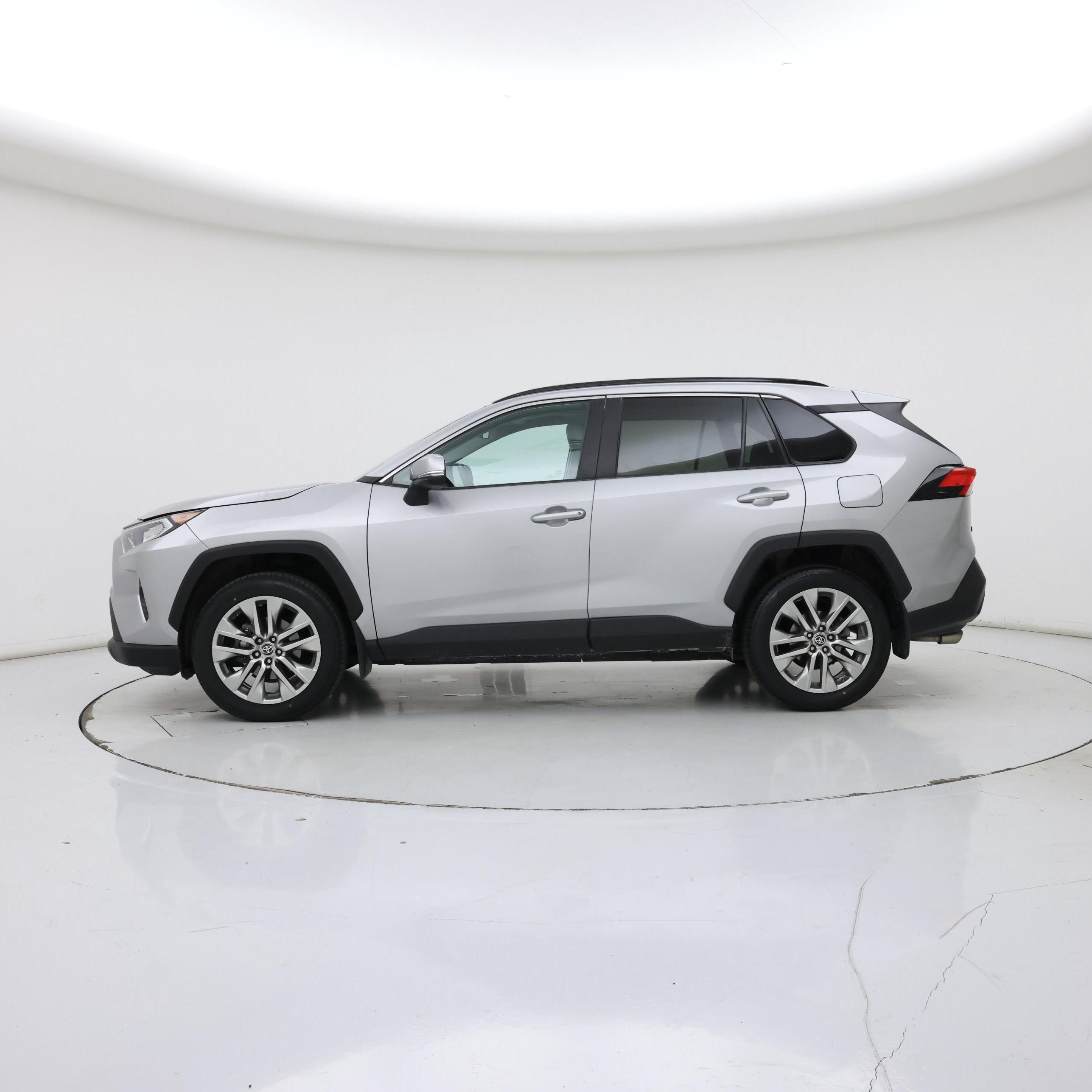 Thumbnail: 2021 Toyota RAV4 - 3