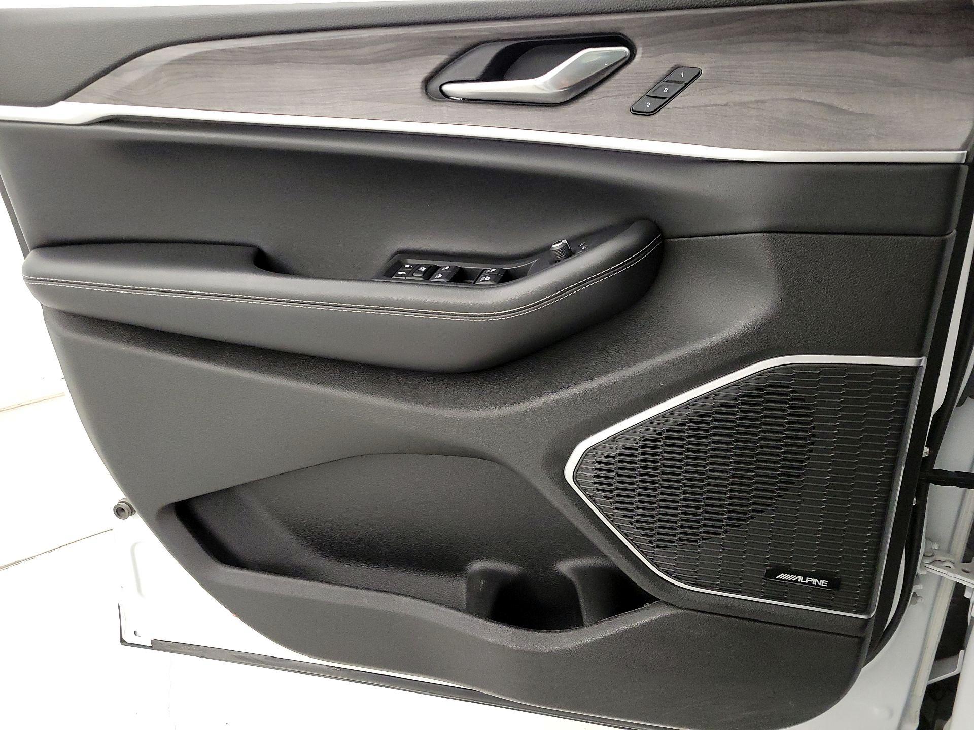 Thumbnail: 2022 Jeep Grand Cherokee - 12