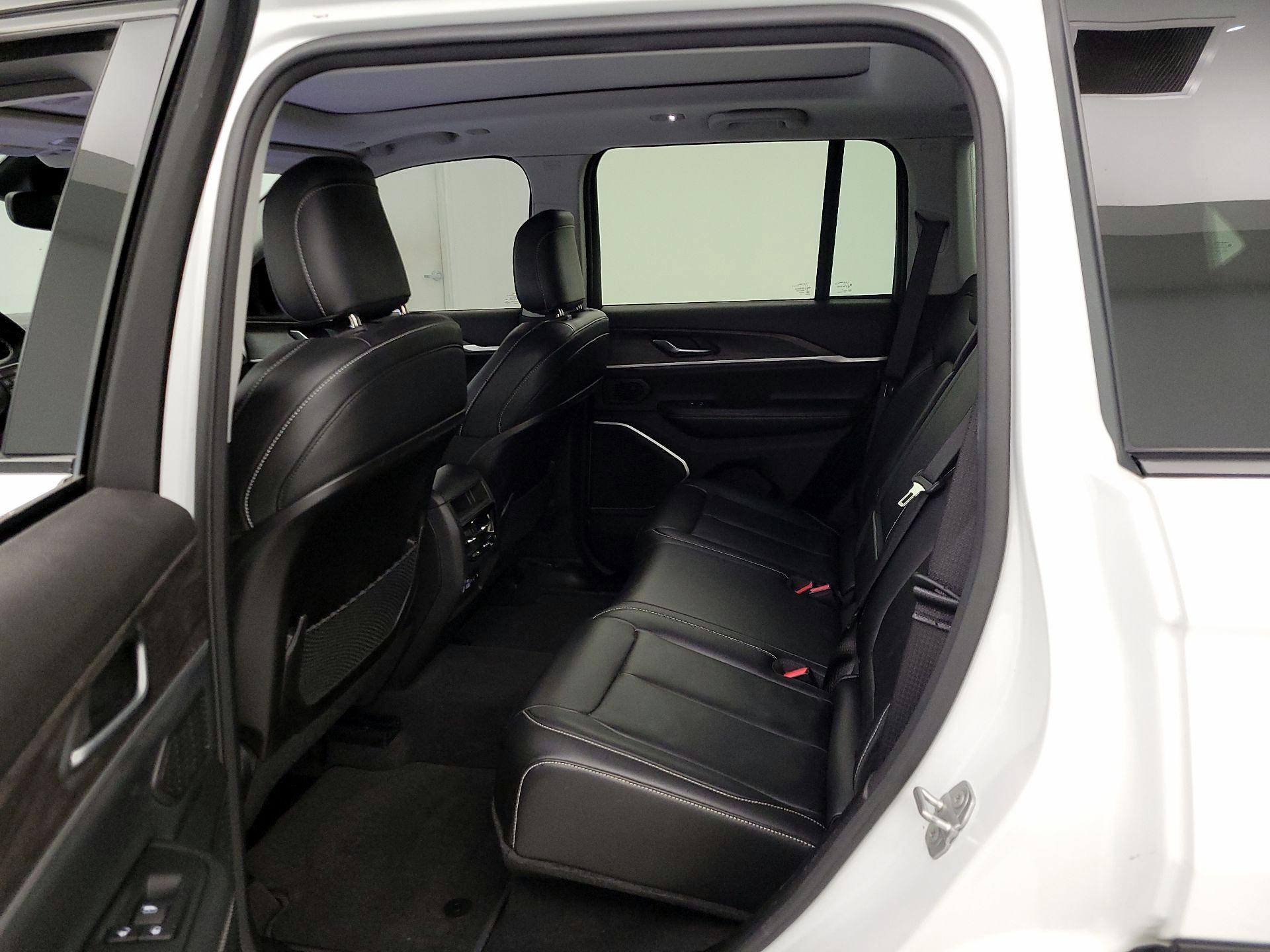 Thumbnail: 2022 Jeep Grand Cherokee - 20