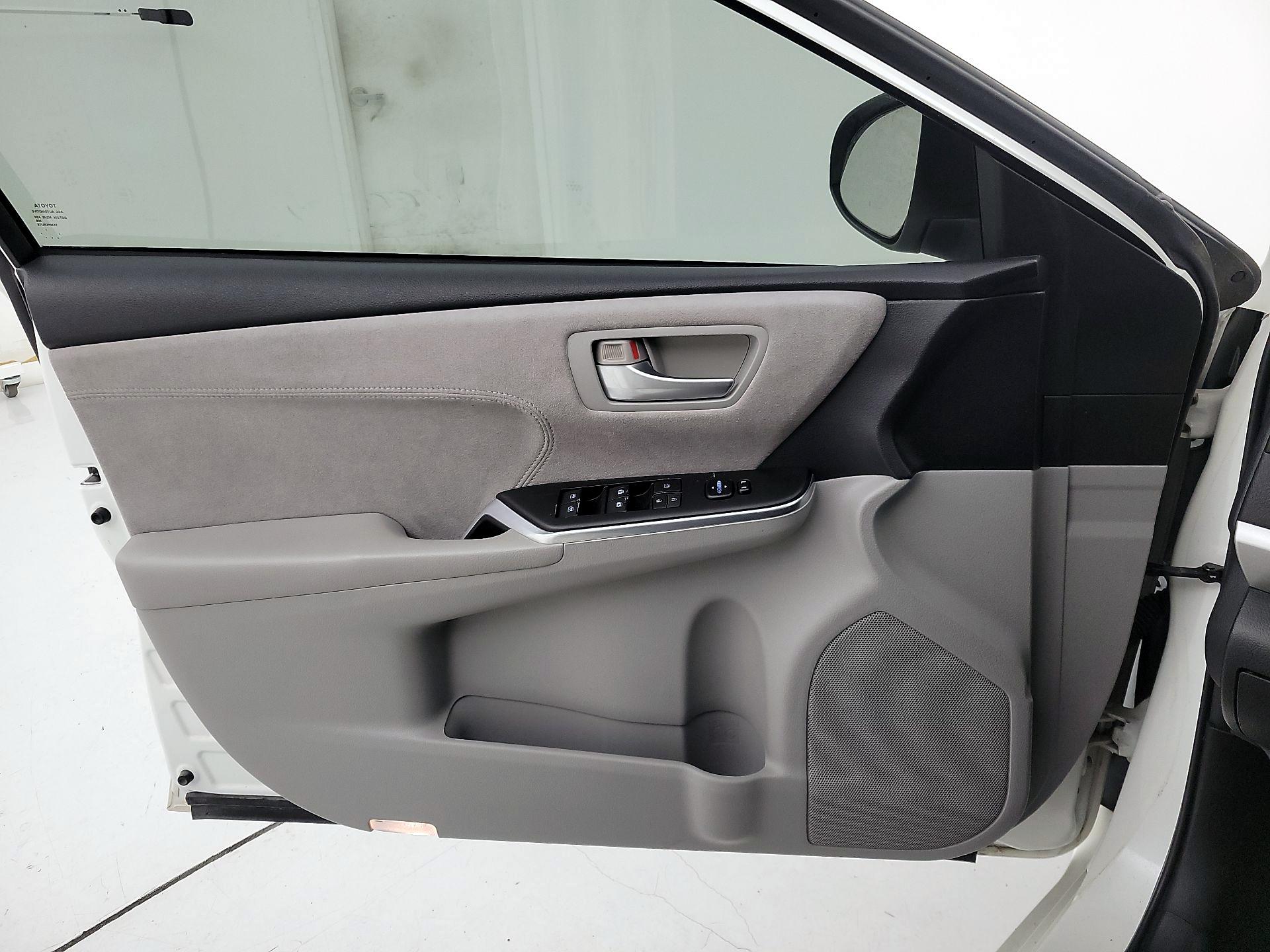 Thumbnail: 2015 Toyota Camry - 10