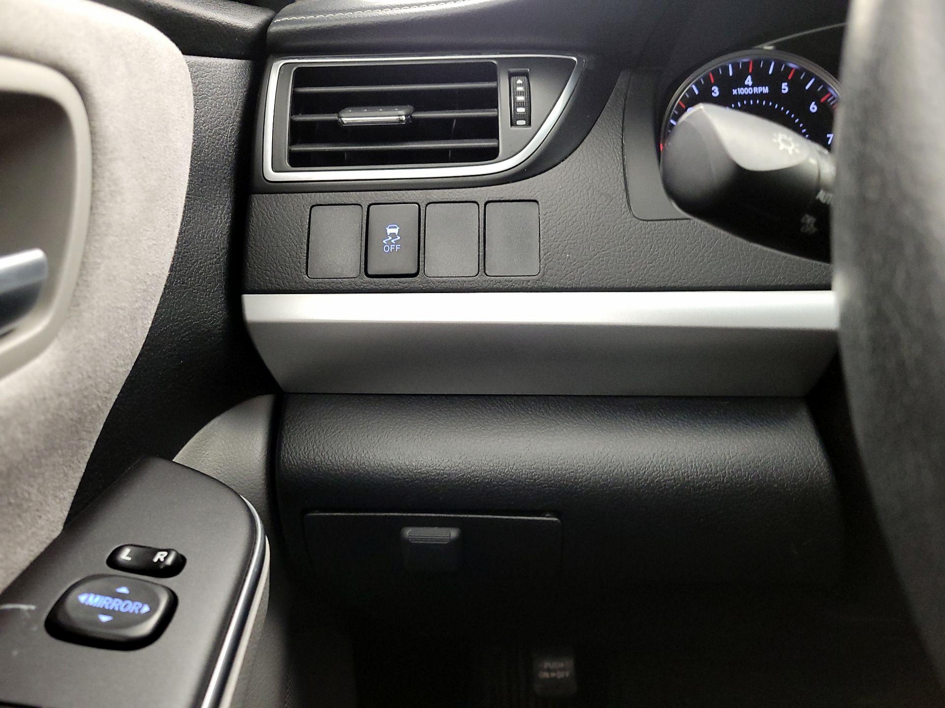 Thumbnail: 2015 Toyota Camry - 11