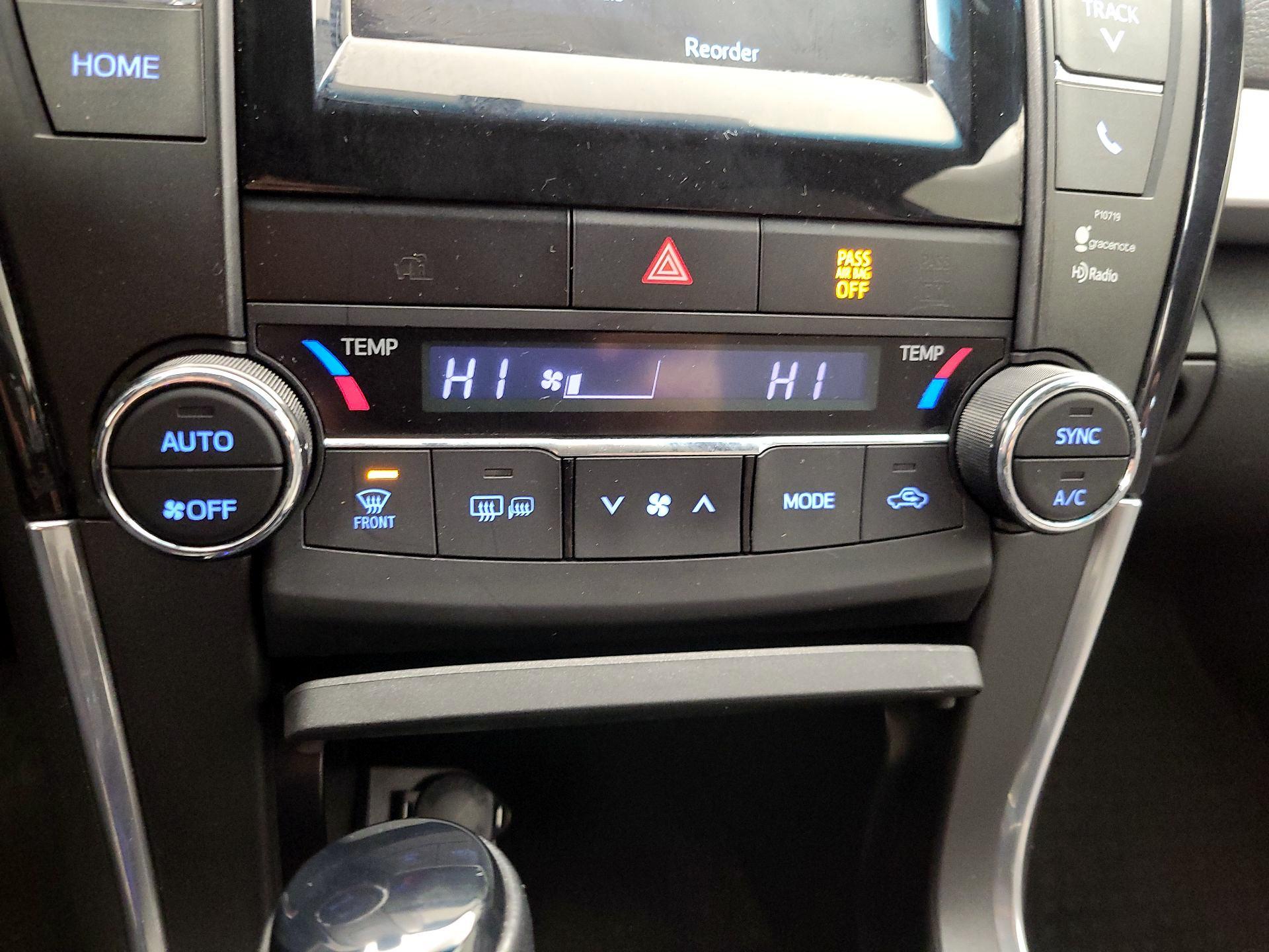 Thumbnail: 2015 Toyota Camry - 14