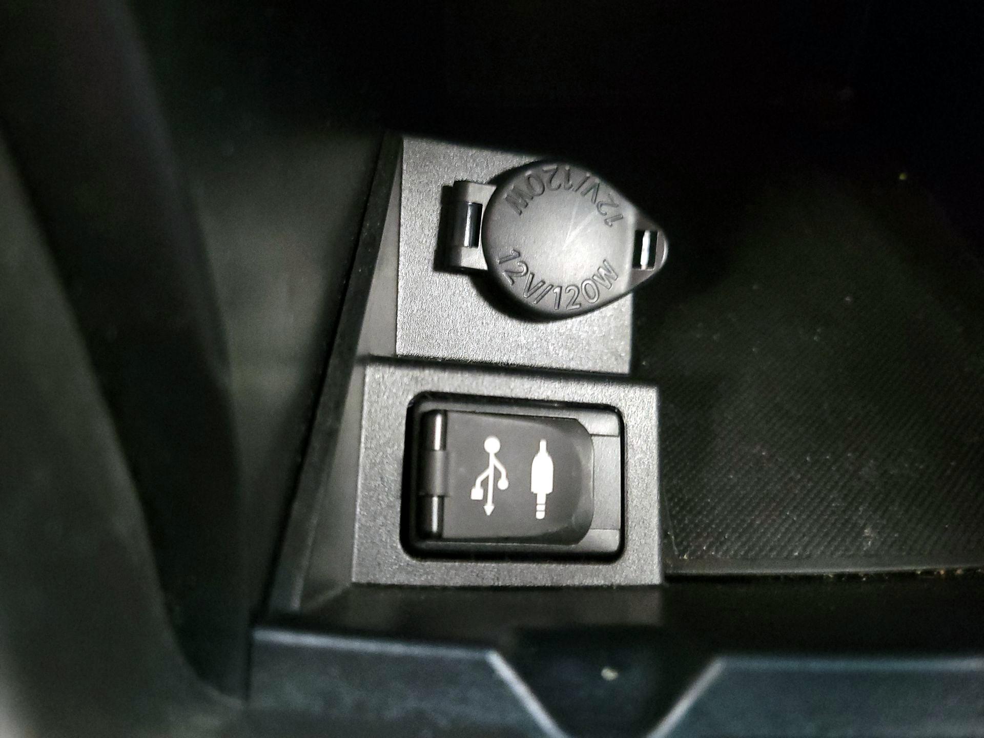 Thumbnail: 2015 Toyota Camry - 16