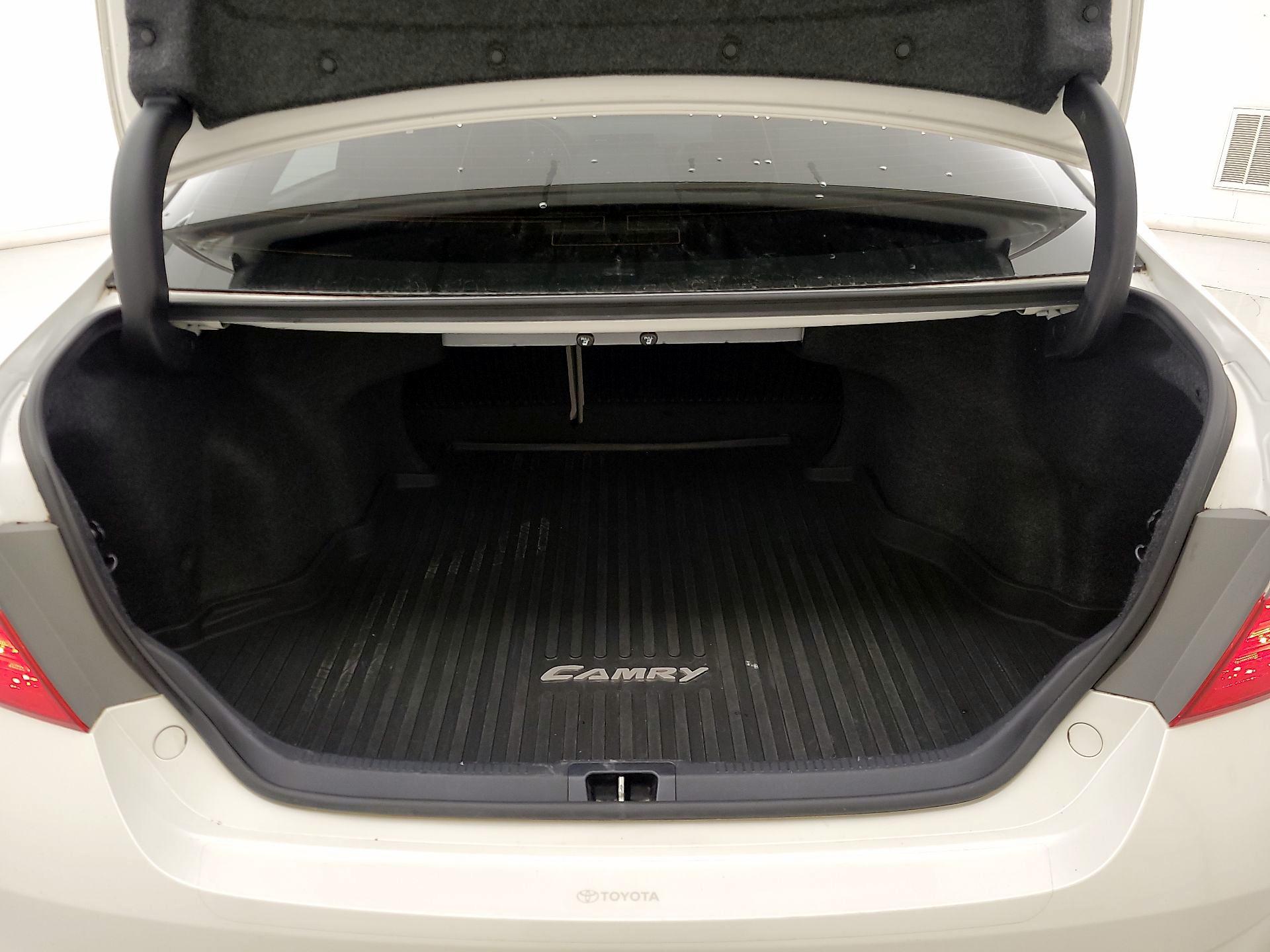 Thumbnail: 2015 Toyota Camry - 18