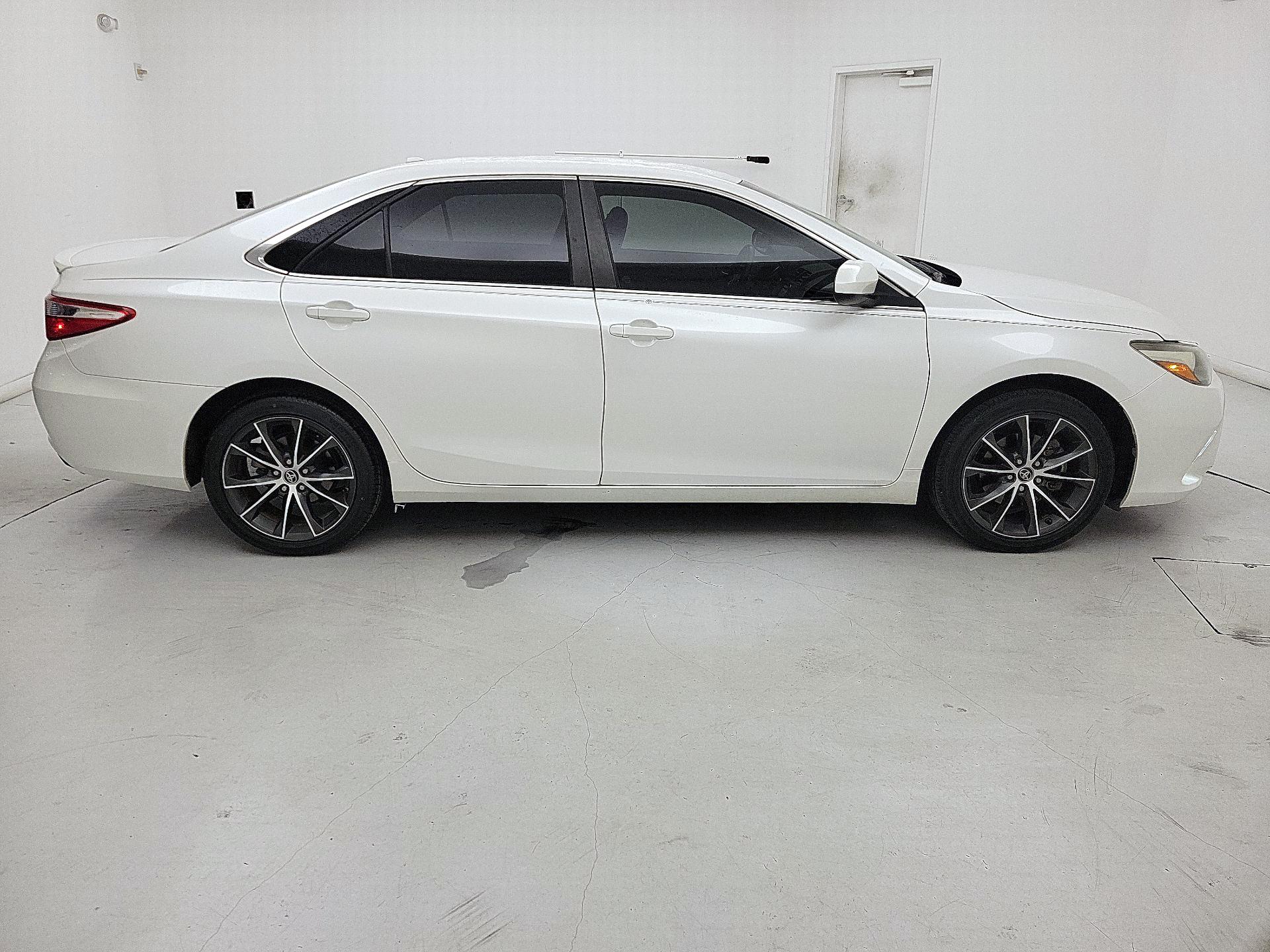 Thumbnail: 2015 Toyota Camry - 4