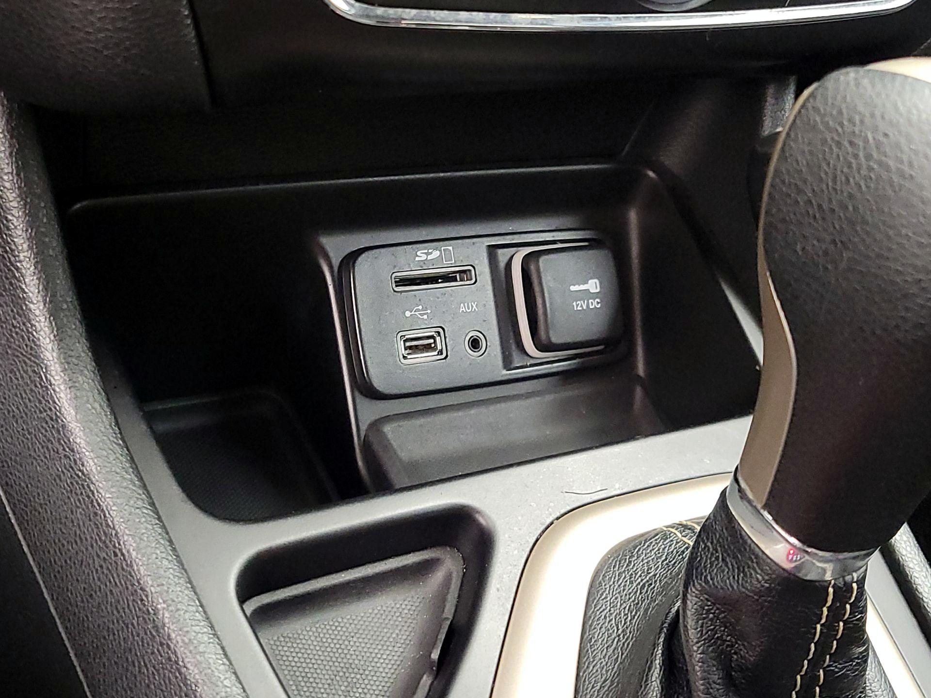 Thumbnail: 2015 Jeep Cherokee - 18