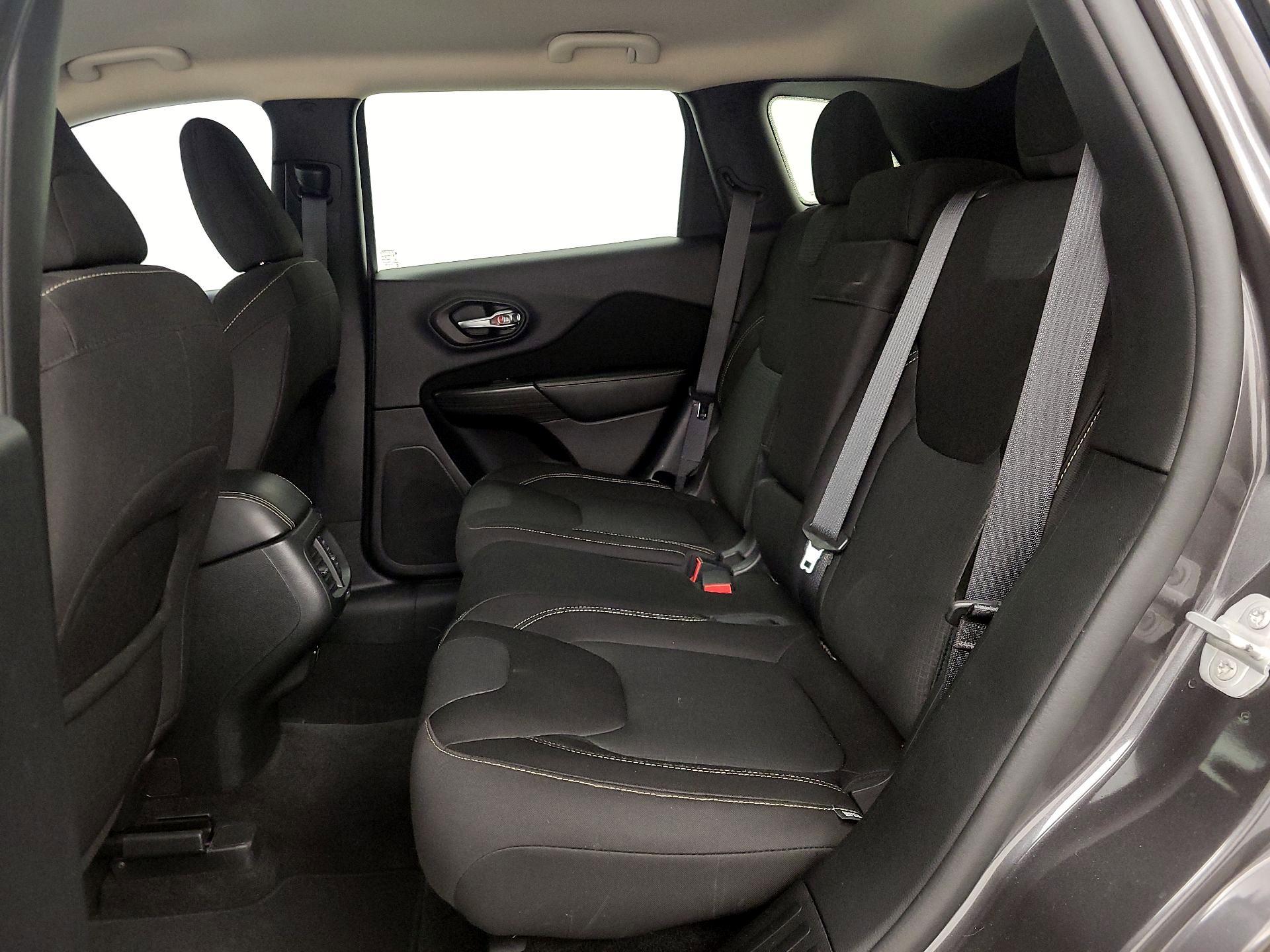 Thumbnail: 2015 Jeep Cherokee - 19